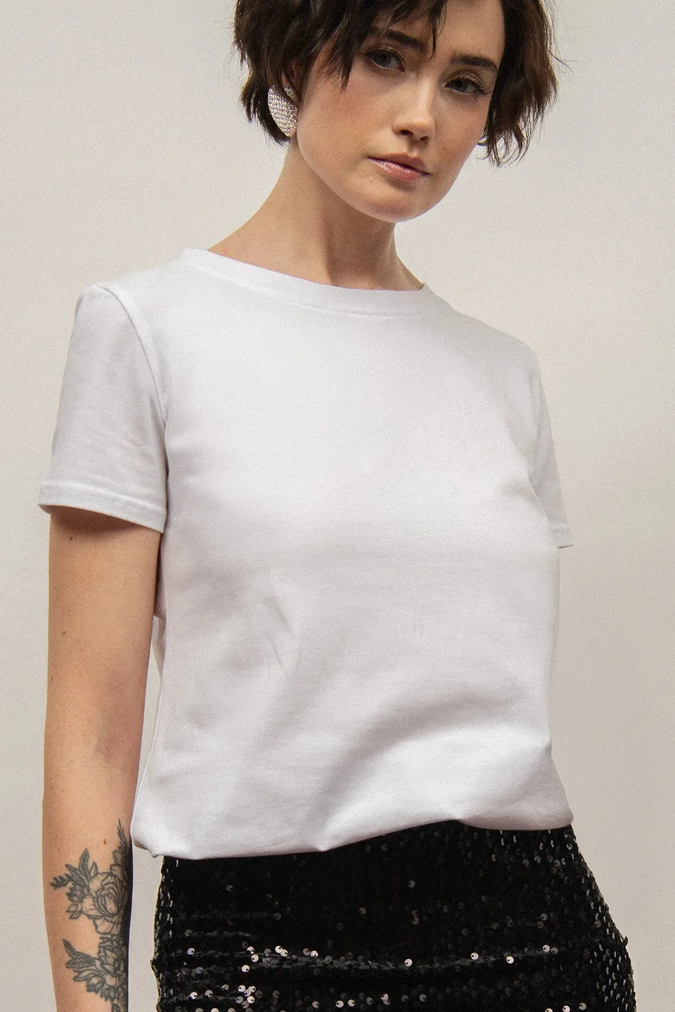 Nudyess Classic ecru t-shirt bawełniany prosty