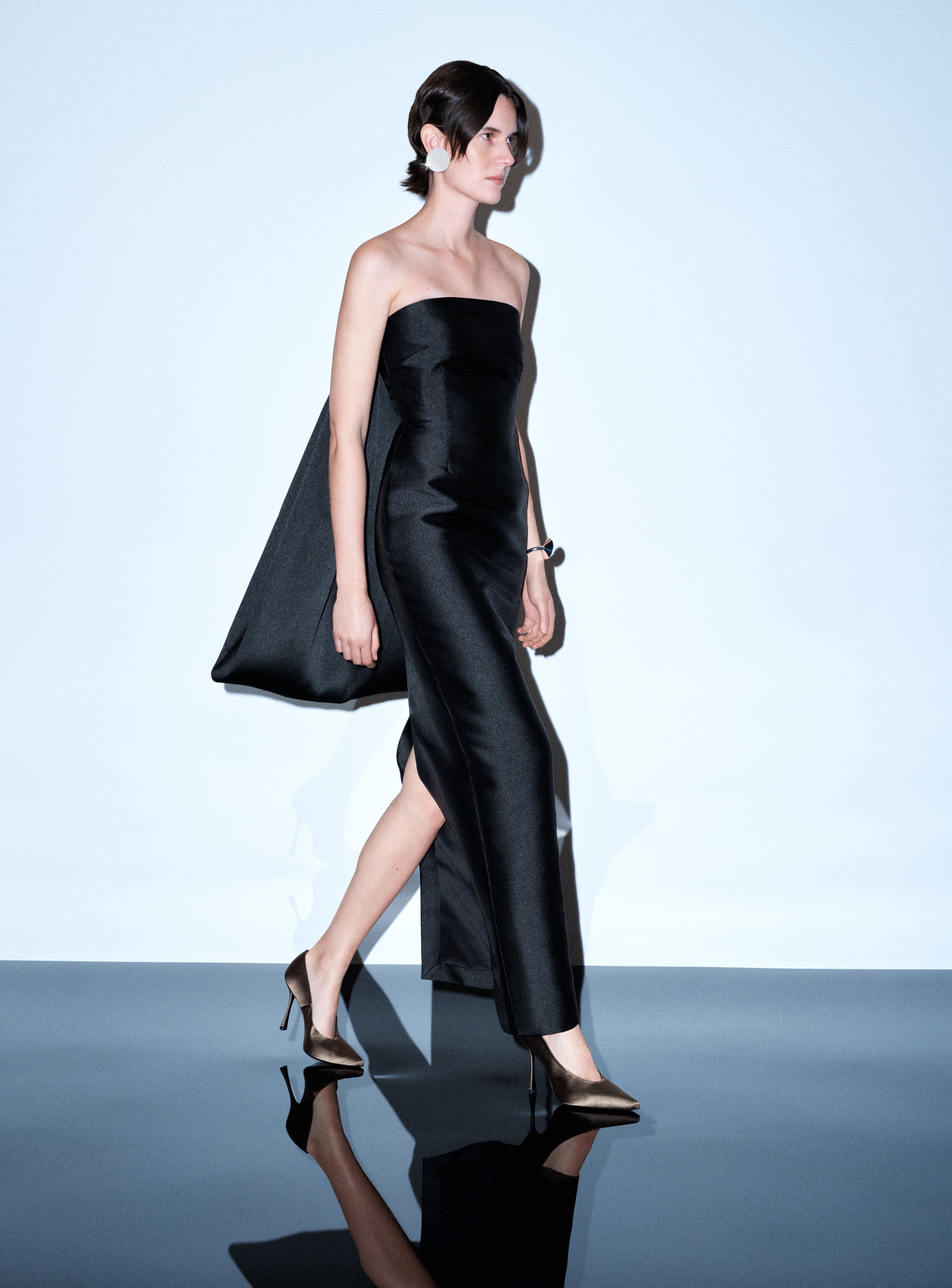 Solace London Dandridge sukienka maxi czarna plisowana