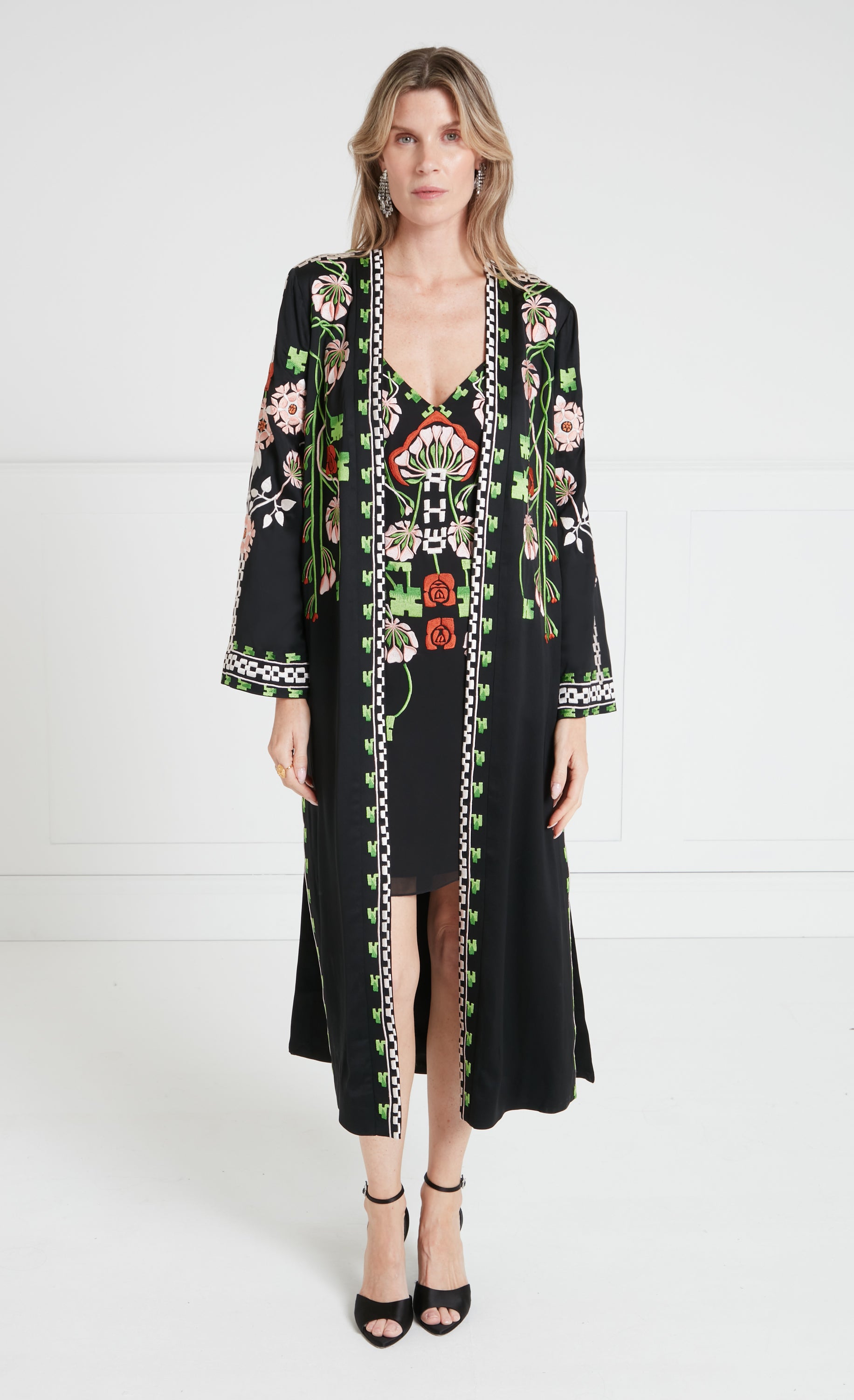 Temperley London Casa płaszcz kimono Black haftowany