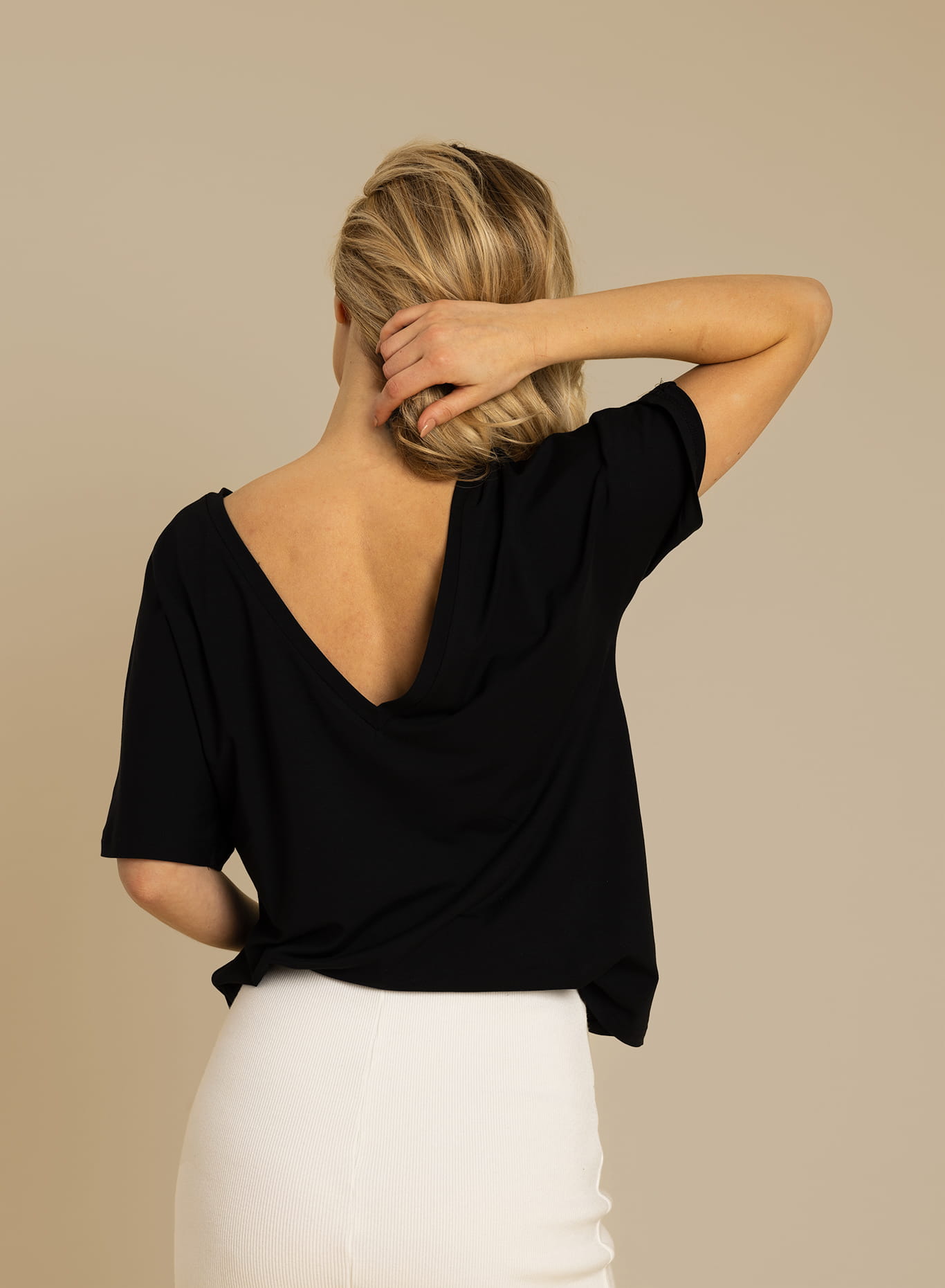 Nudyess Lorenza t-shirt z modalu One Size dekolt V
