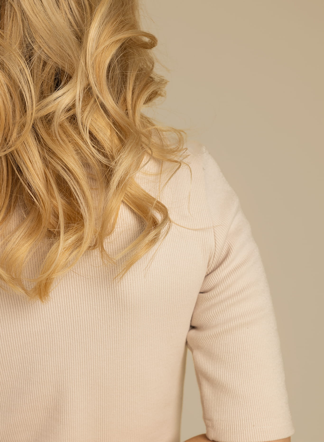 Nudyess Enrica top prążkowany Light Beige dopasowany