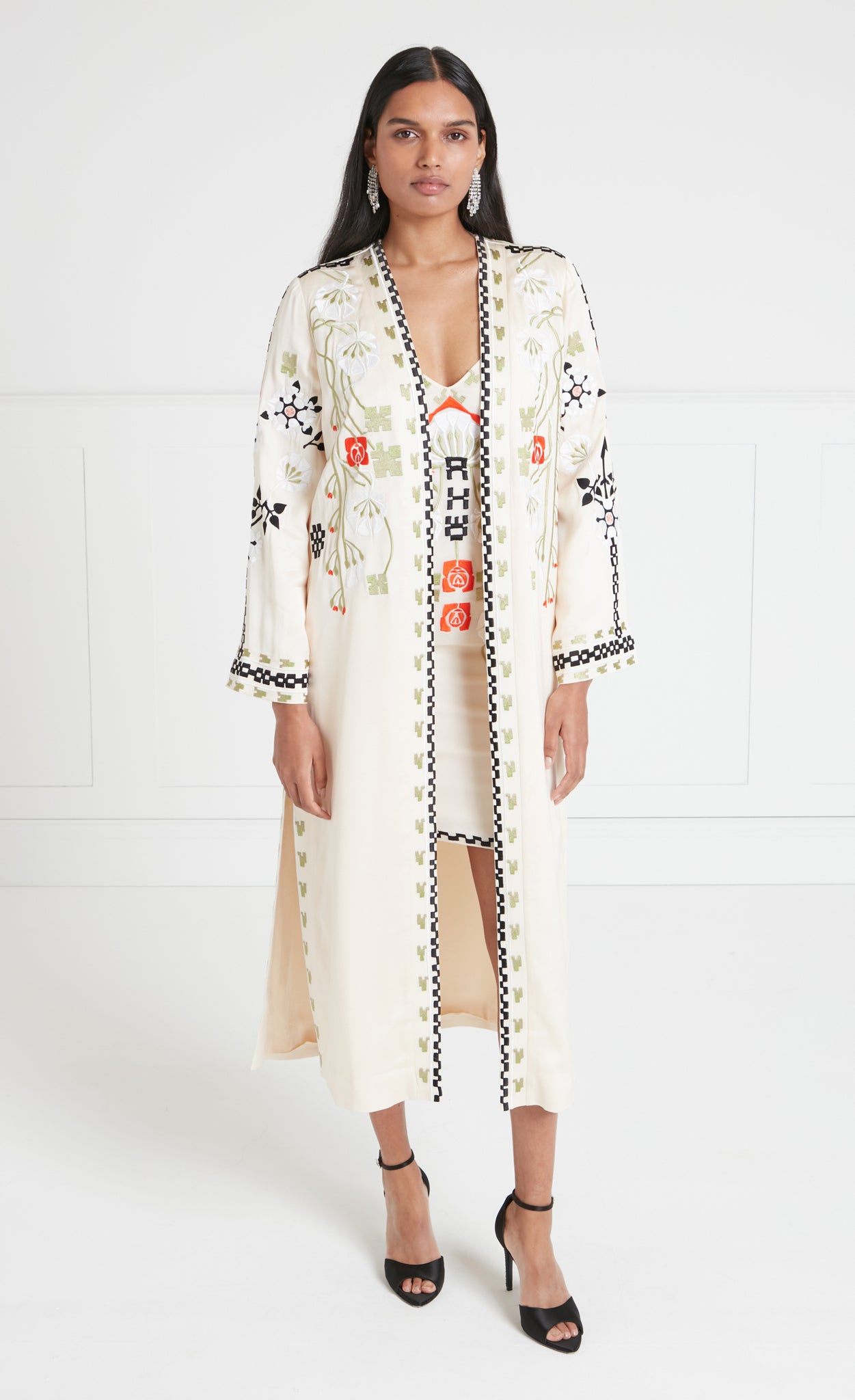 Temperley London Casa płaszcz piaskowy haftowany kimono