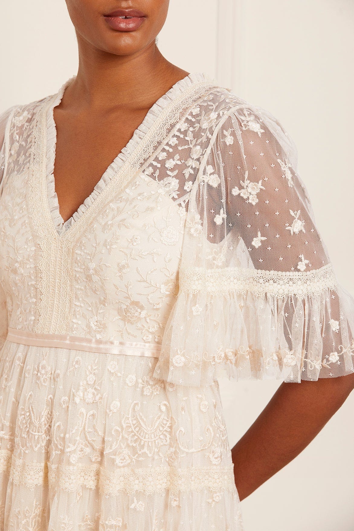 Needle & Thread Lottie Lace suknia kremowa koronka