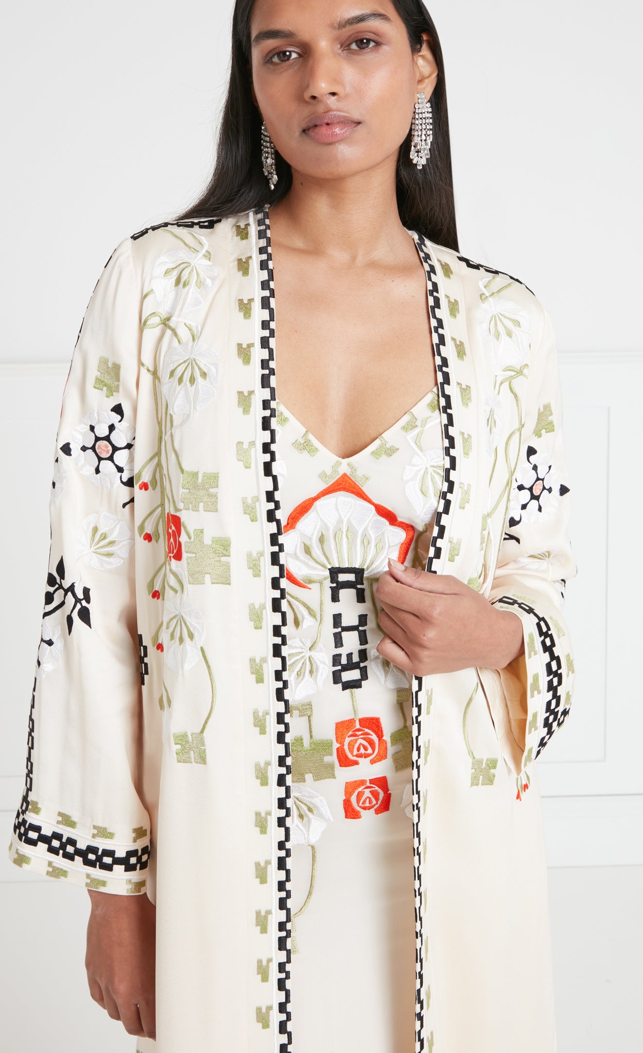 Temperley London Casa płaszcz piaskowy haftowany kimono