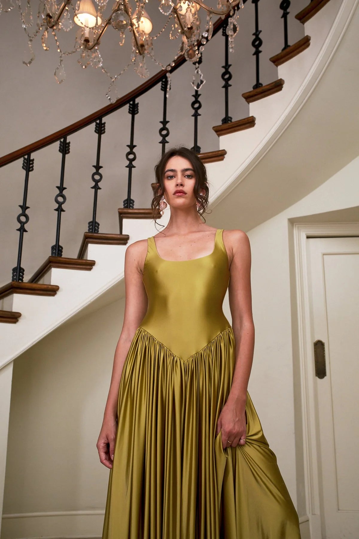 Delfi Collective Oriana sukienka wieczorowa oliwkowa maxi