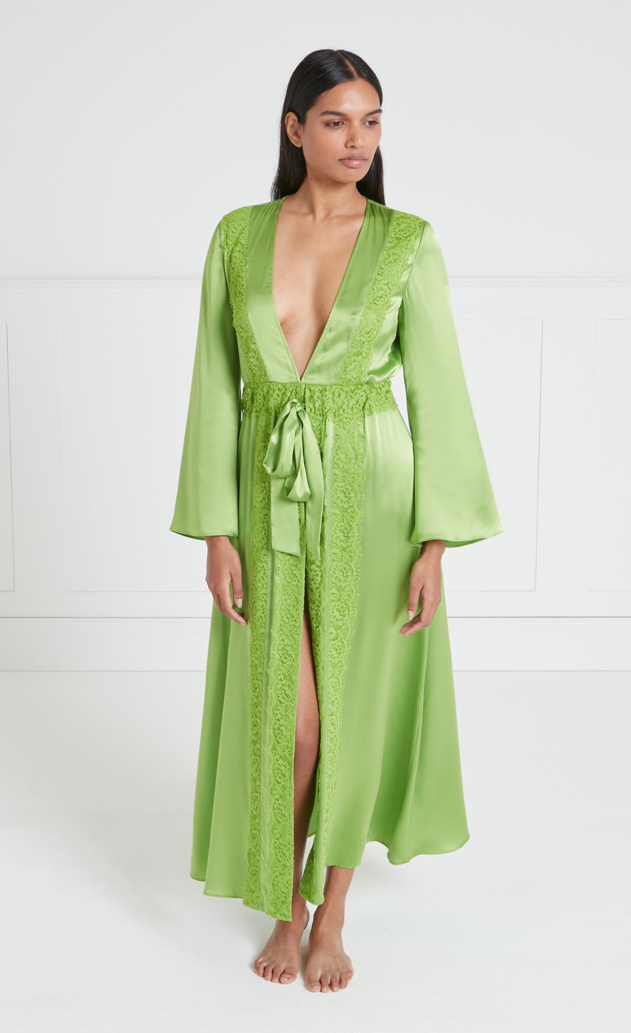 Temperley London Thalia szlafrok satynowy zielony koronka