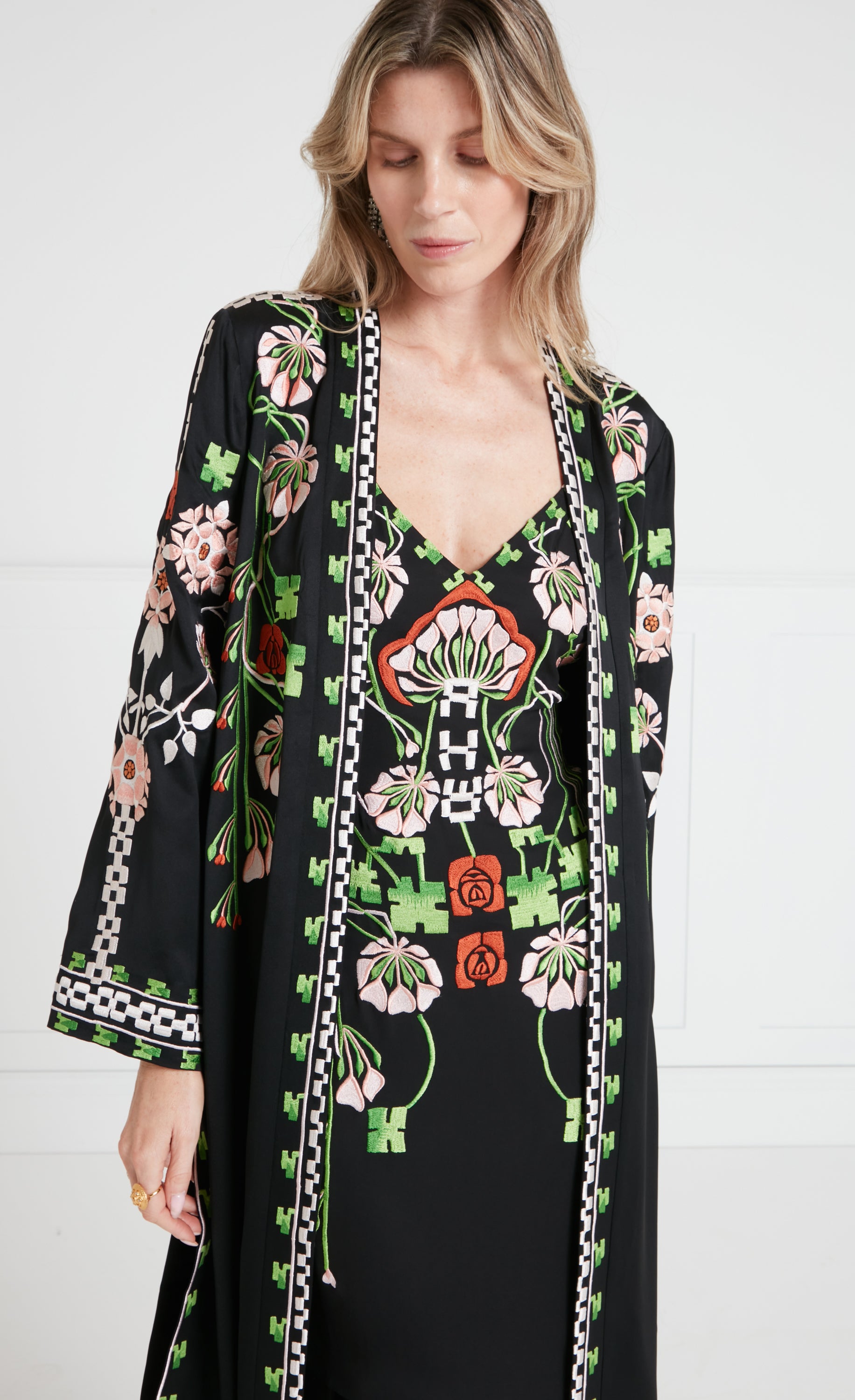 Temperley London Casa płaszcz kimono Black haftowany