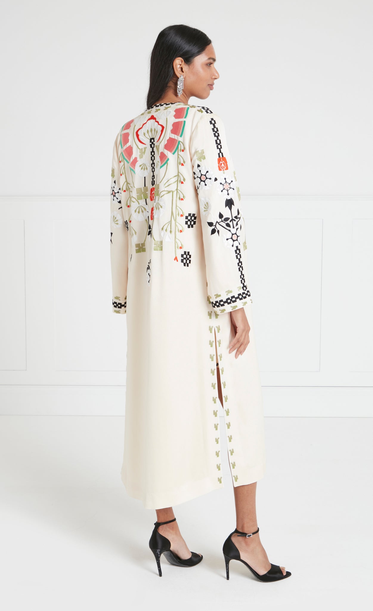 Temperley London Casa płaszcz piaskowy haftowany kimono