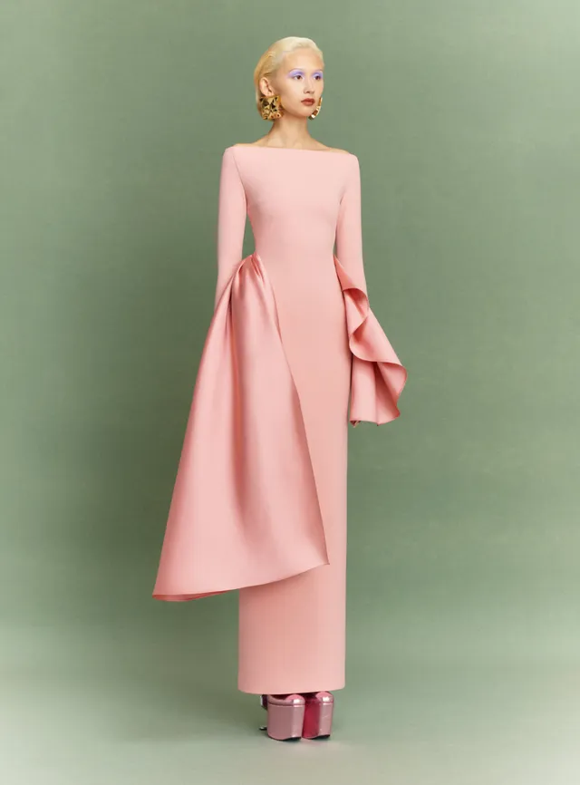 Solace London Kiana sukienka maxi pudrowy róż skromna