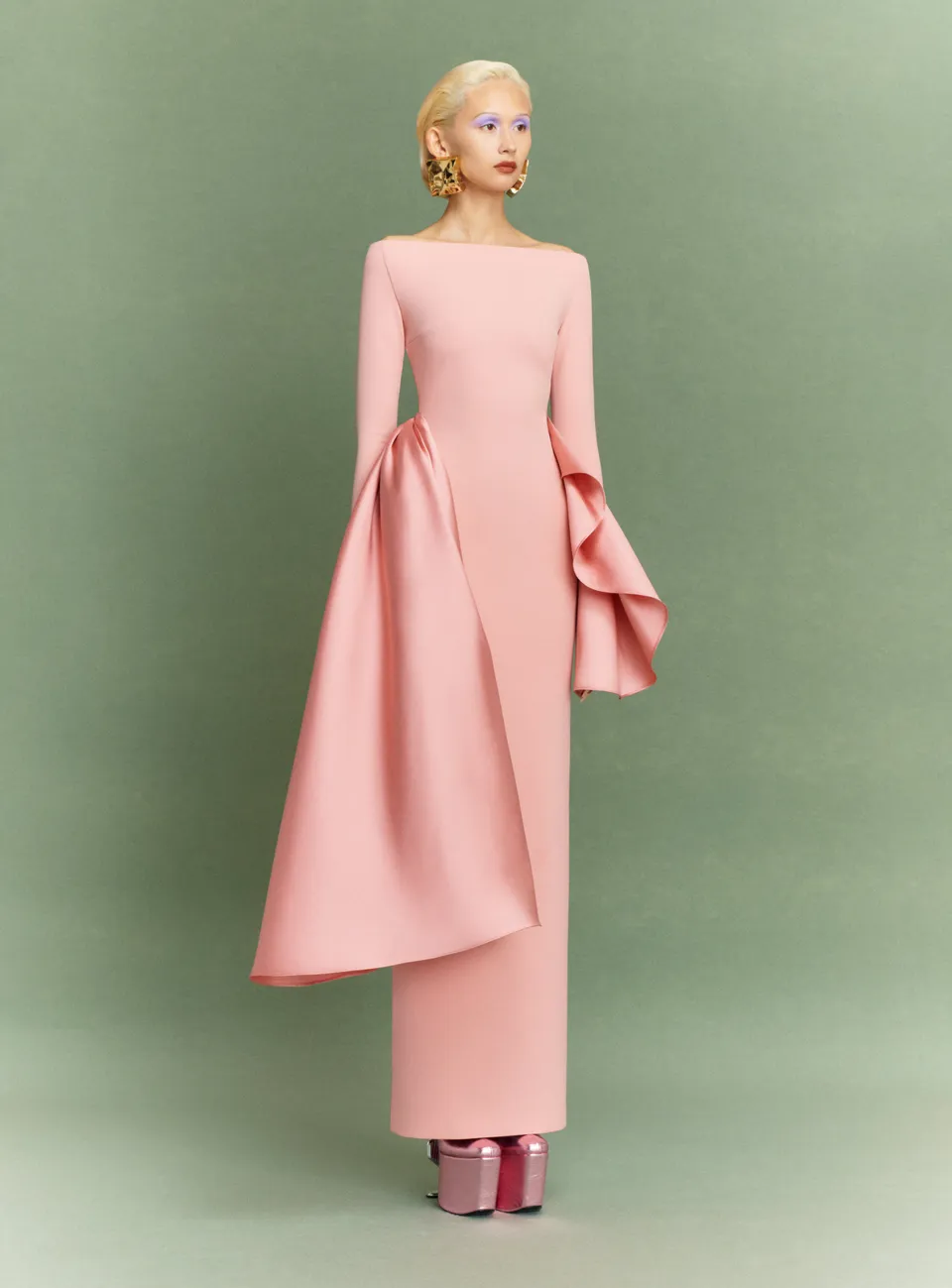 Solace London Kiana sukienka maxi pudrowy róż skromna