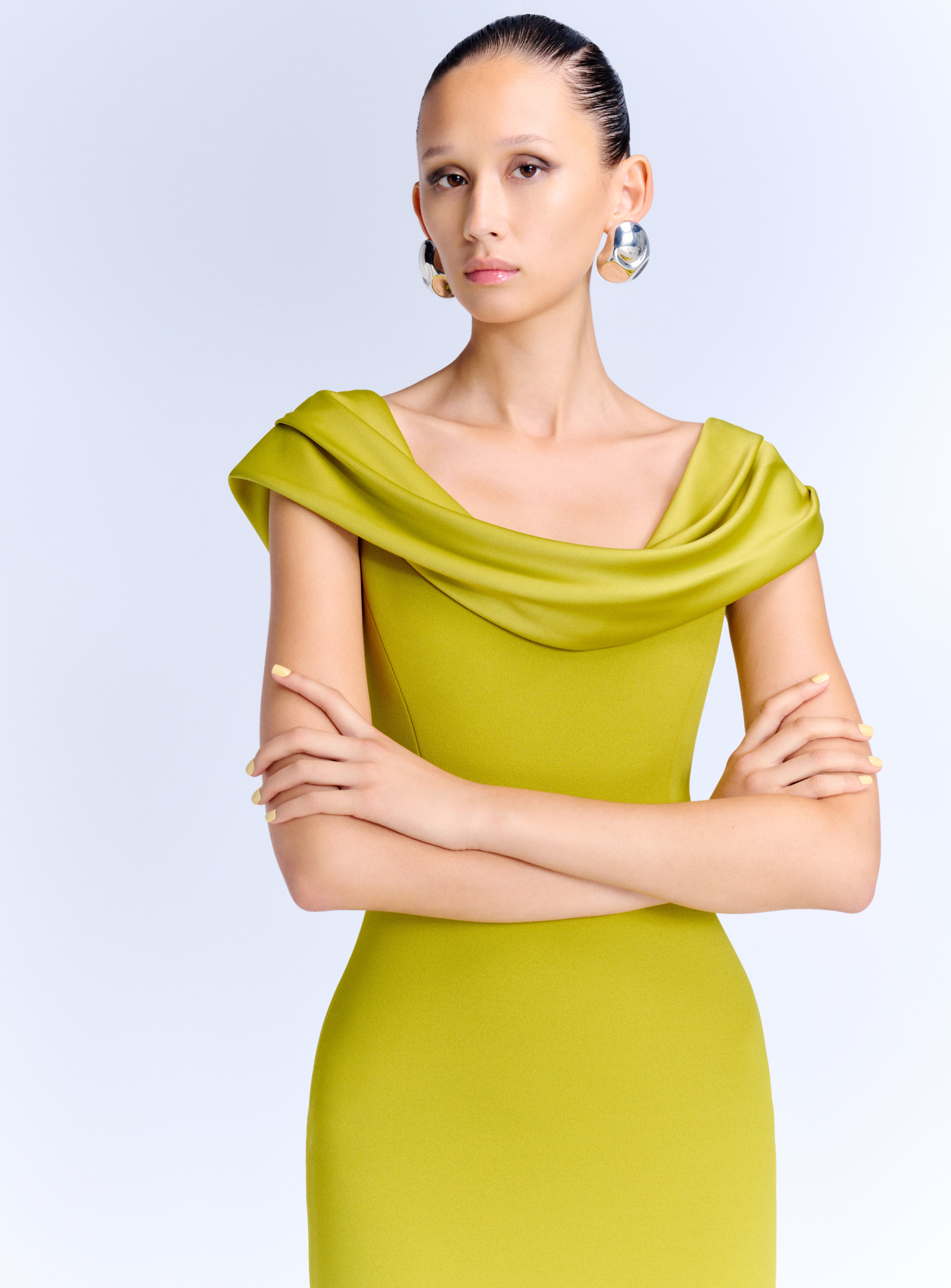 Solace London Adele Maxi sukienka chartreuse bez ramiączek