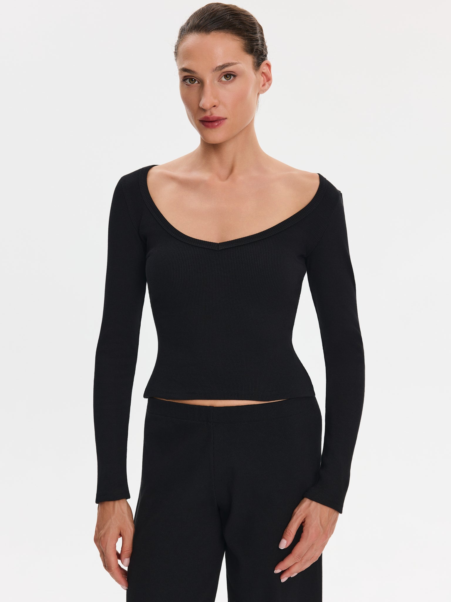 Nudyess Alba top Black prążkowany łódka