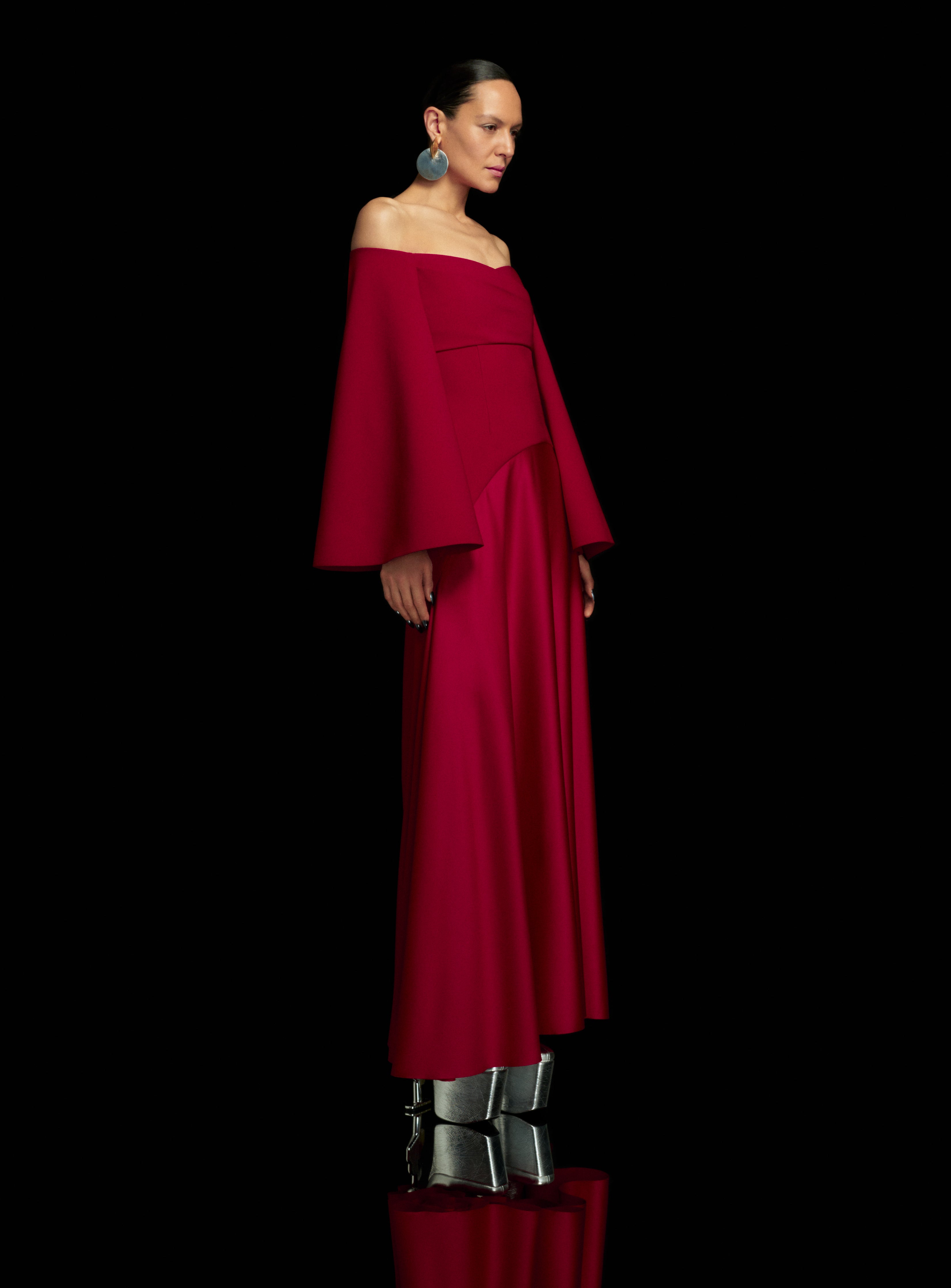 Solace London Rina sukienka maxi rubinowa dopasowana