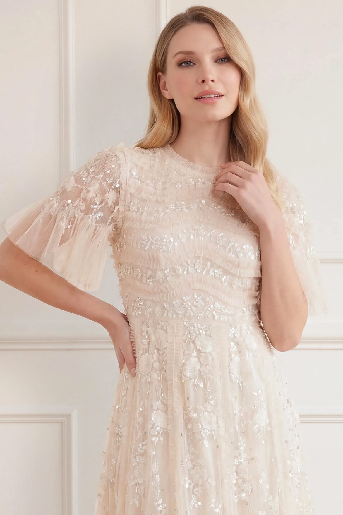 Needle & Thread Gianna Ruffle Ankle Gown suknia kremowa haftowana