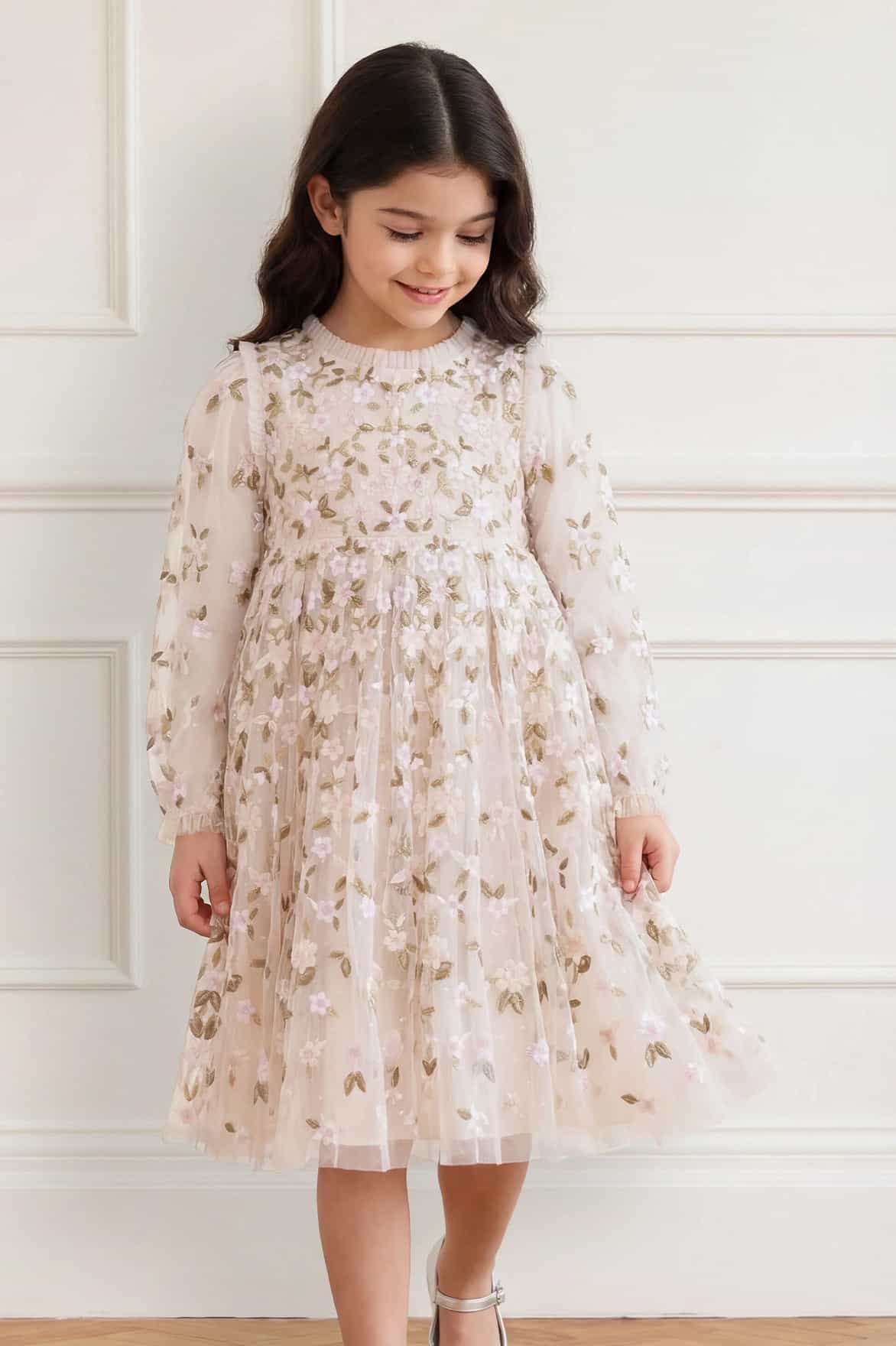 Needle & Thread Camellia Ditsy sukienka dla dziewczynki Cream haftowana