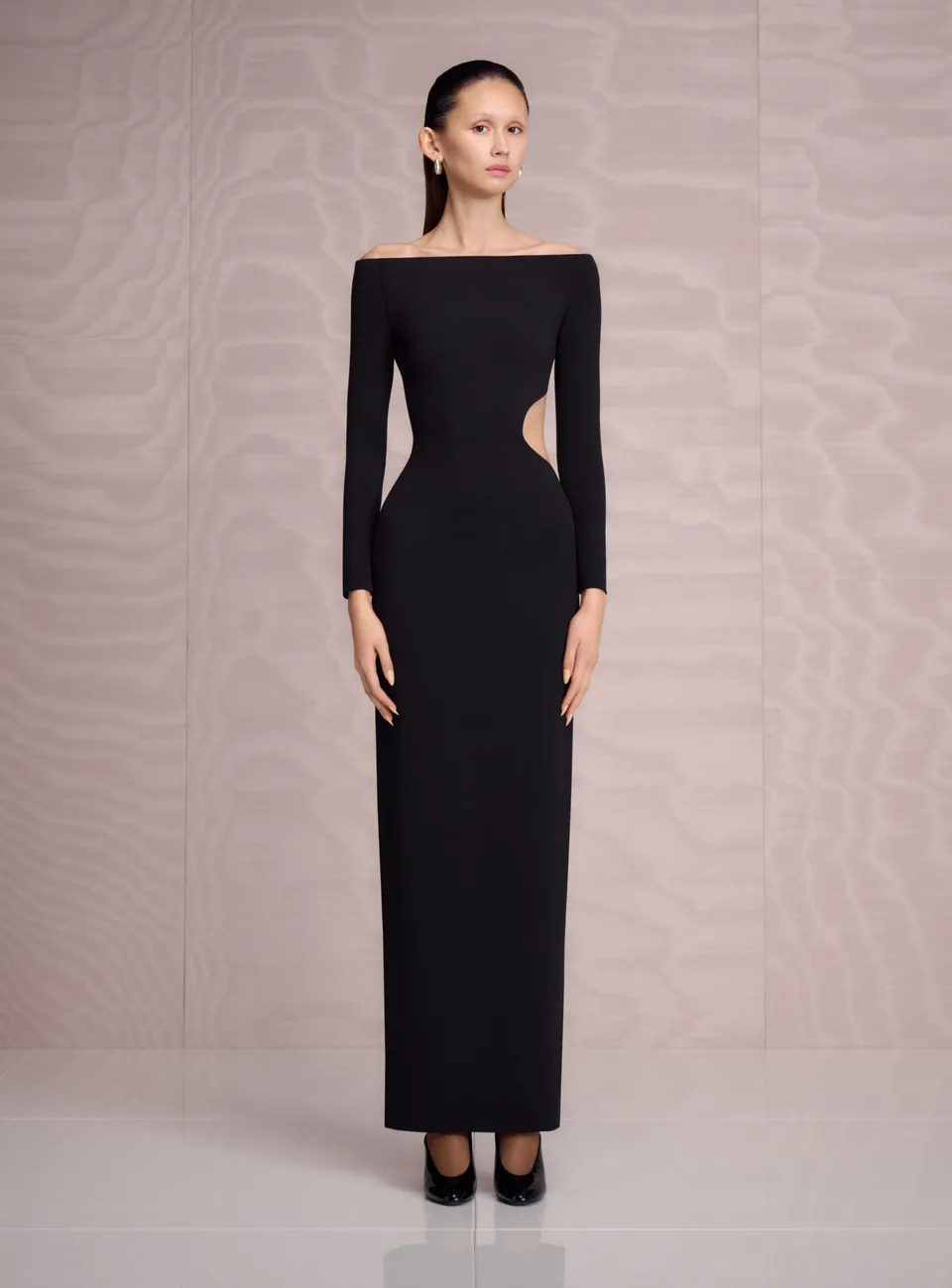 Solace London Mircea sukienka wieczorowa maxi czarna dekolt off shoulder