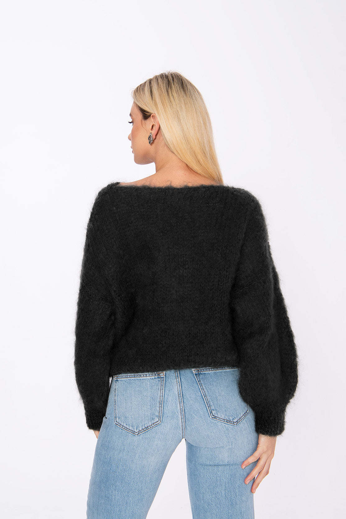 Nudyess Cosy sweter moherowy czarny łódka