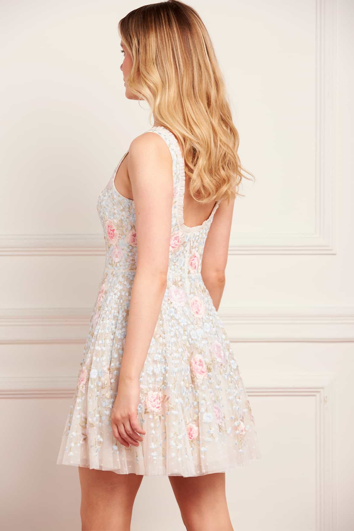 Needle & Thread Cressida Embroidery sukienka Cream haftowana