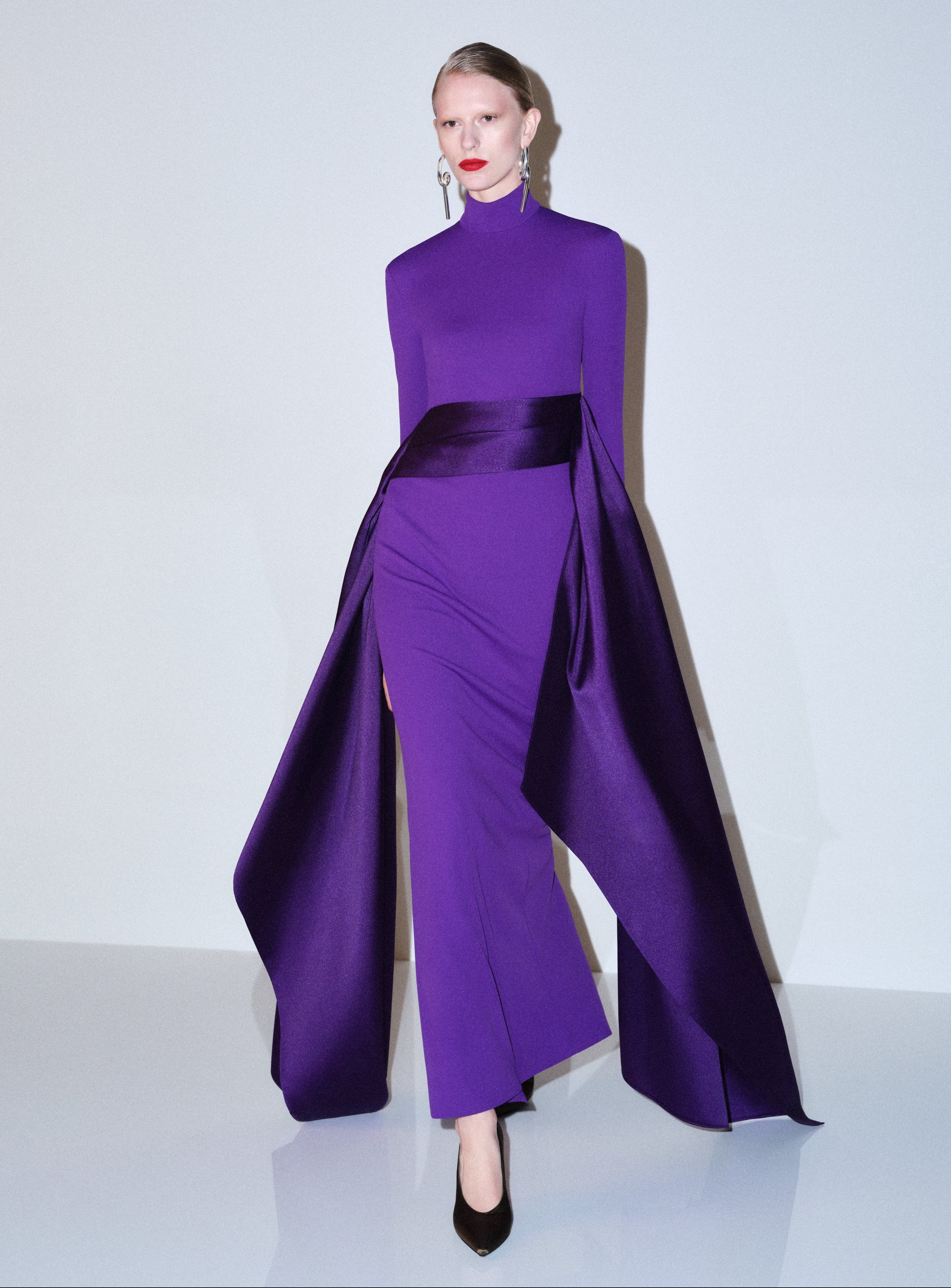 Solace London Olivia sukienka maxi Deep Orchid długi rękaw