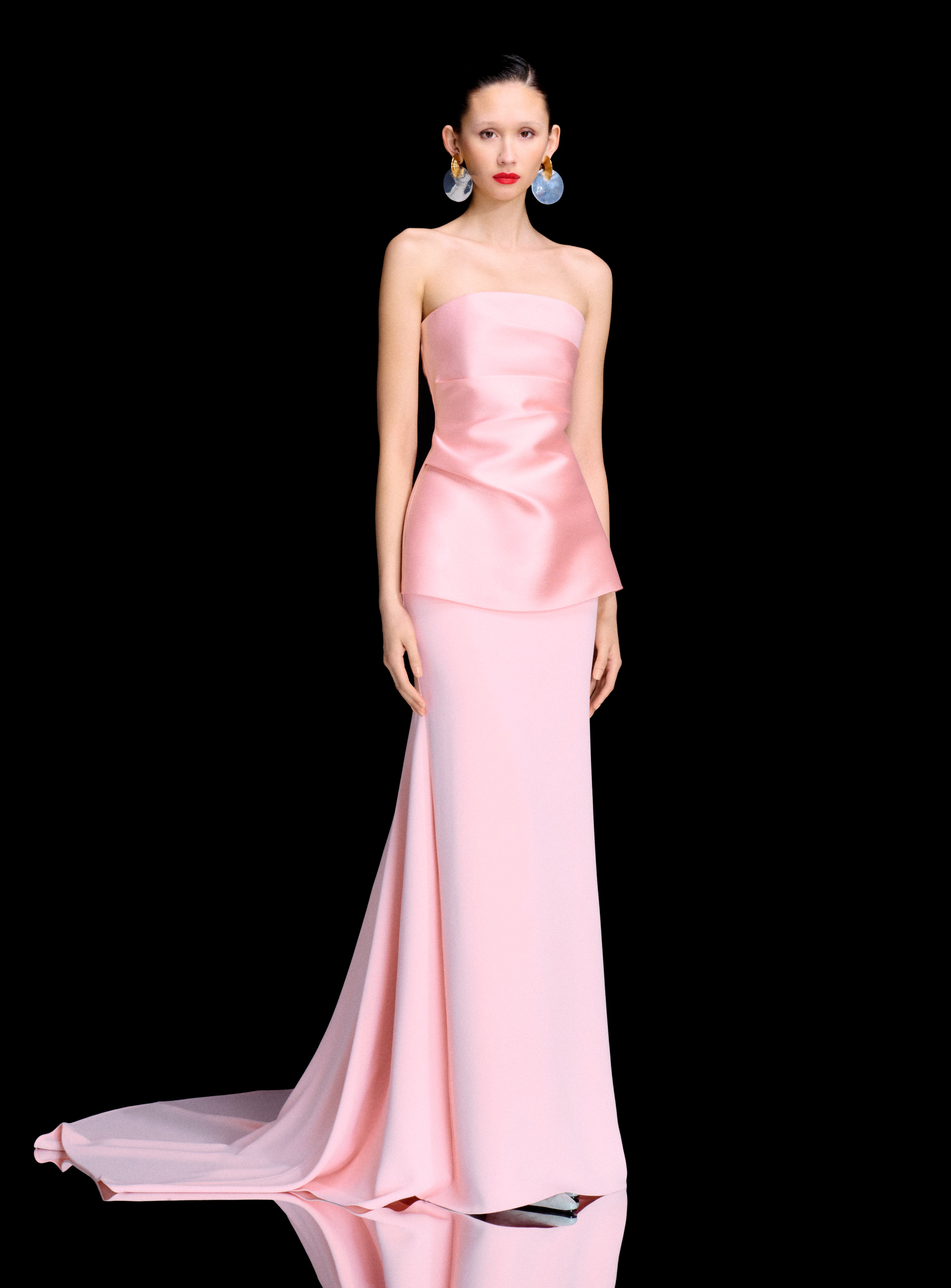 Solace London Alia sukienka maxi Camellia Pink strapless