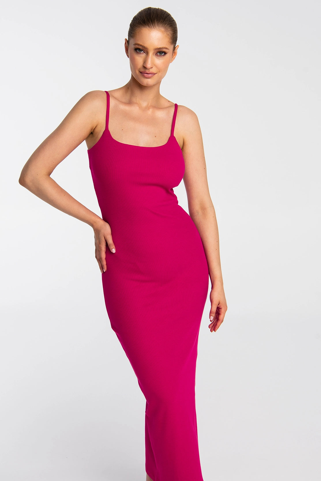Nudyess Fly sukienka maxi Magenta na ramiączkach