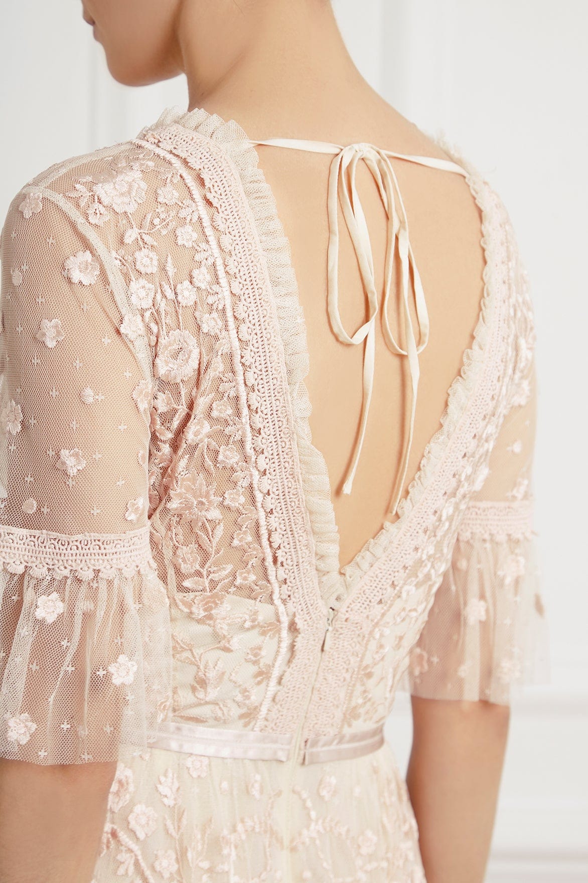 Needle & Thread Midsummer Lace Gown sukienka koronkowa kremowa