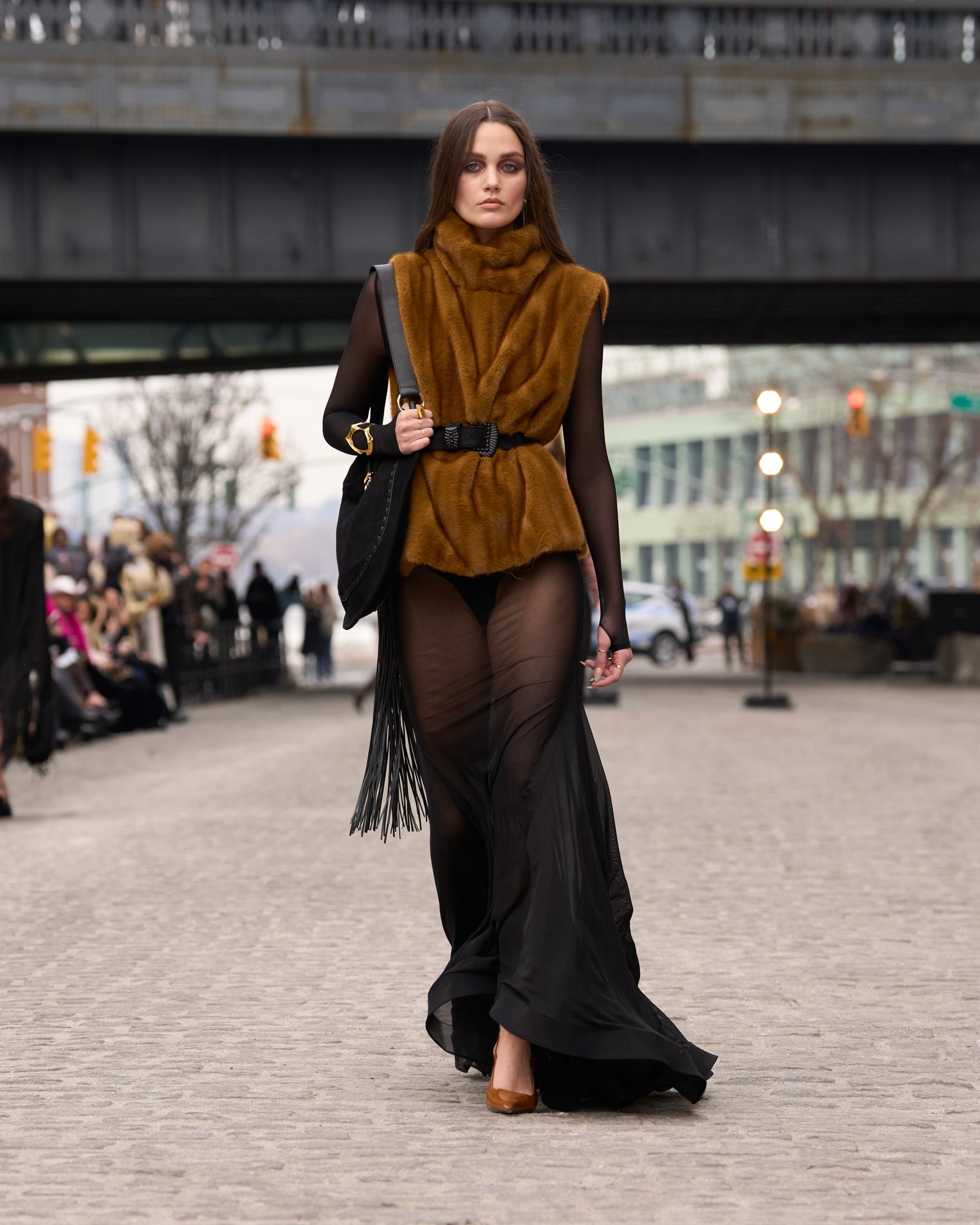 Bronx and Banco Faux Mink kamizelka futrzana beżowa