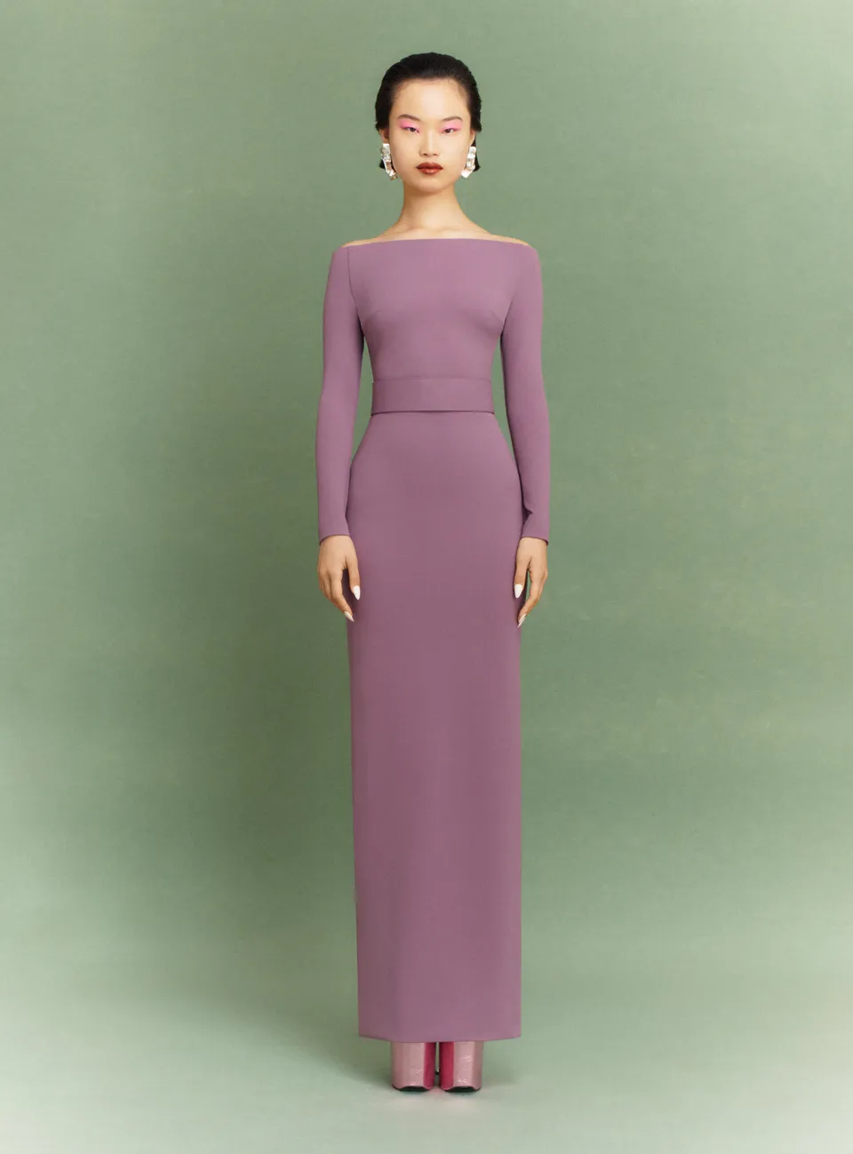 SOLACE LONDON Sabina sukienka wieczorowa Acai odkryte ramiona