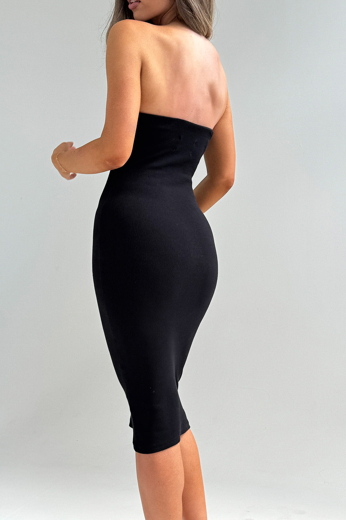 Nudyess Melrose sukienka midi czarna tuba
