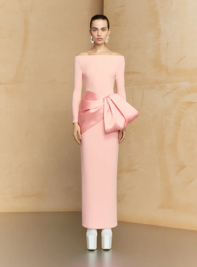 Solace London Kori sukienka Putty Pink długi rękaw
