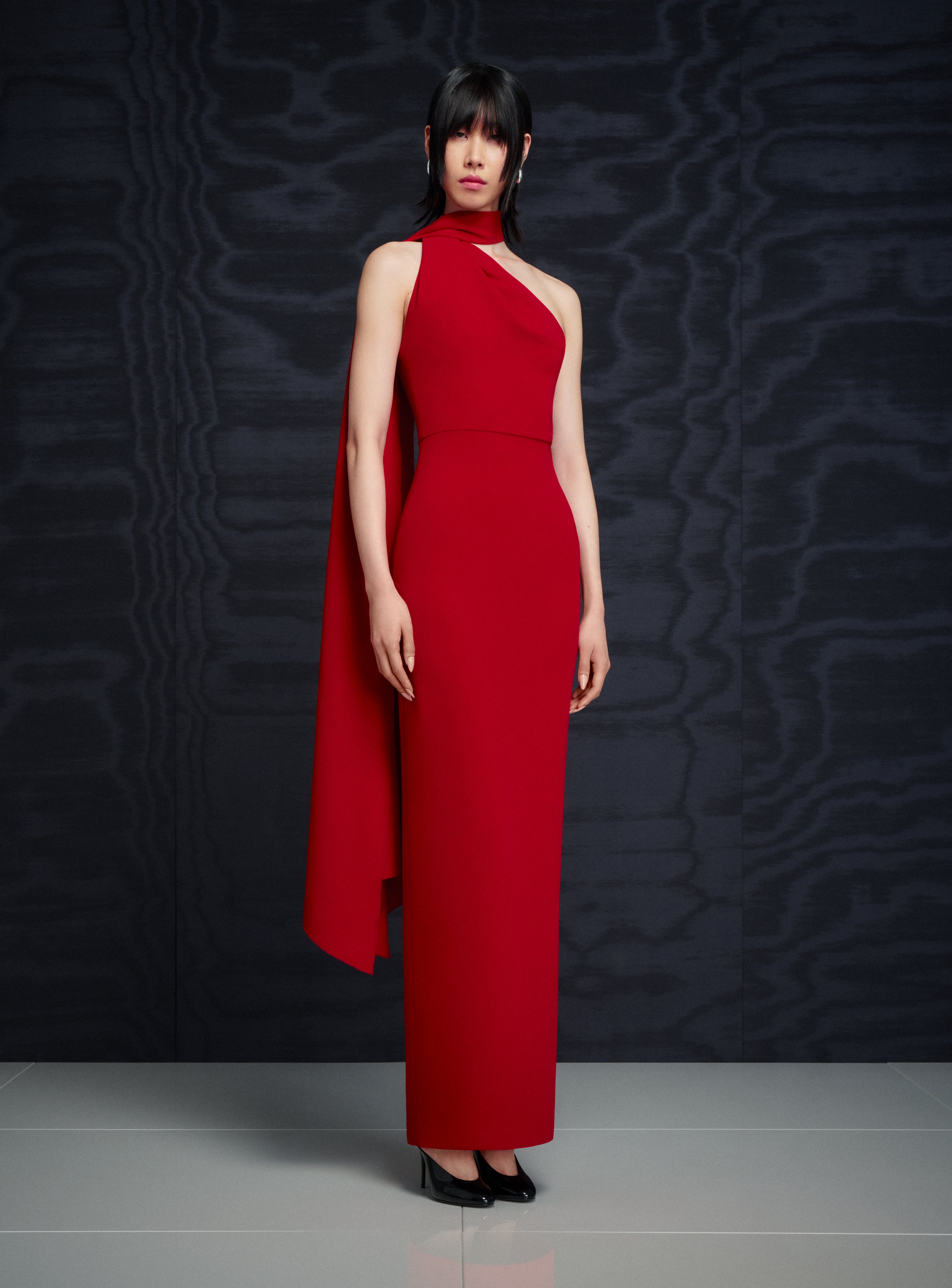 Solace London Demi sukienka maxi Crimson Red jedno ramię