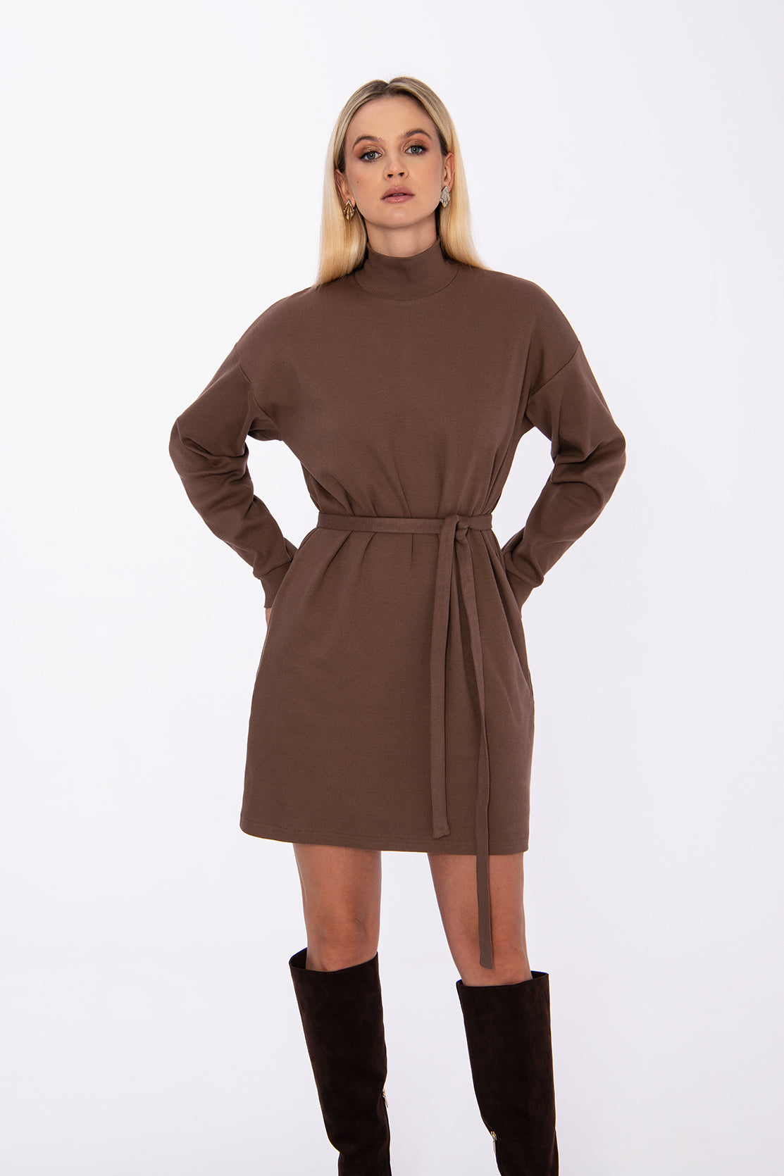 Nudyess Warm sukienka mini Chocolate prążkowana
