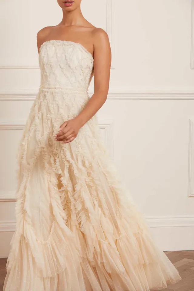Needle & Thread Rosella Ruffle Strapless suknia wieczorowa cream gorsetowa