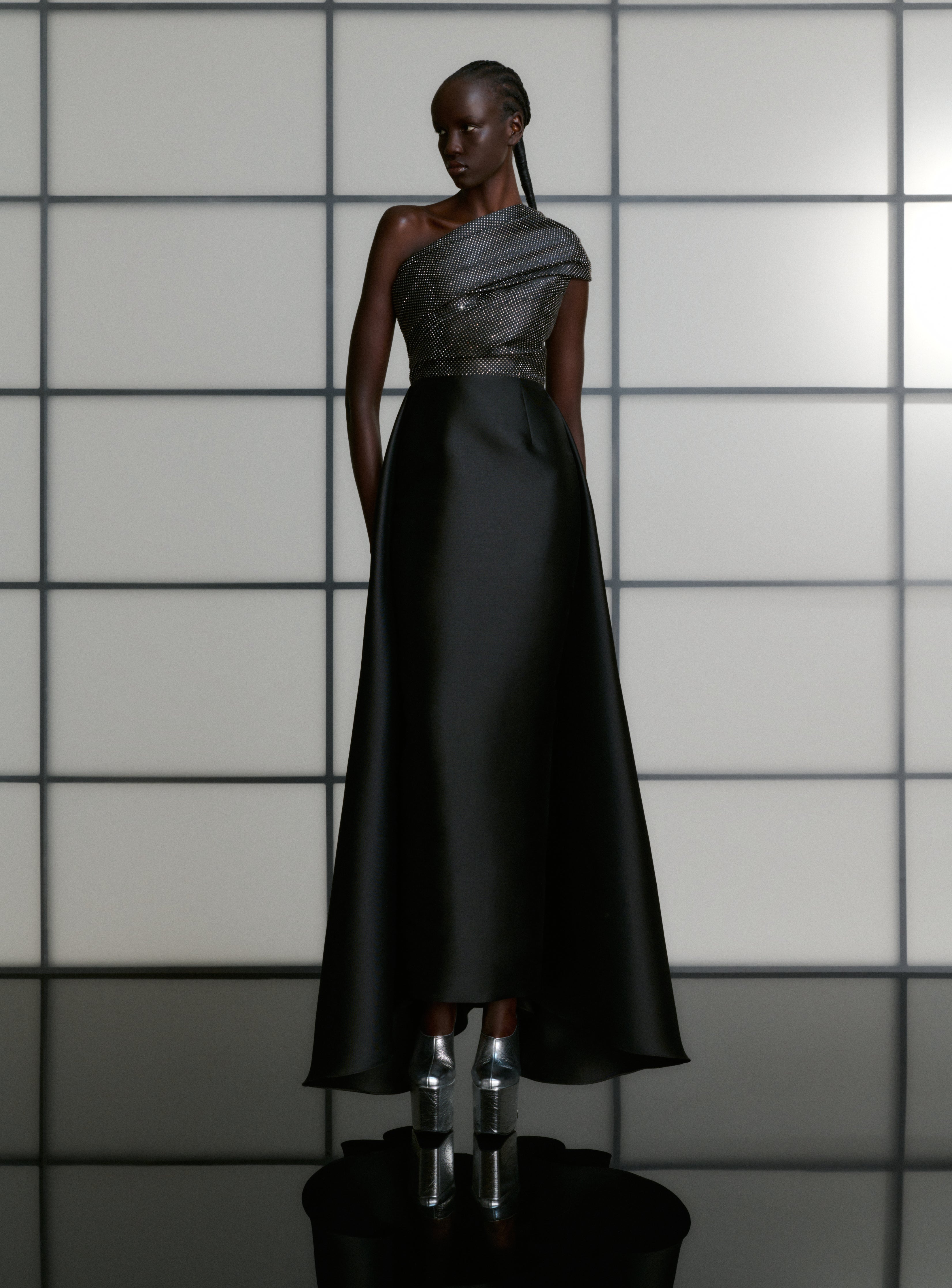 Solace London Alba Crystal sukienka maxi cekinowa czarna