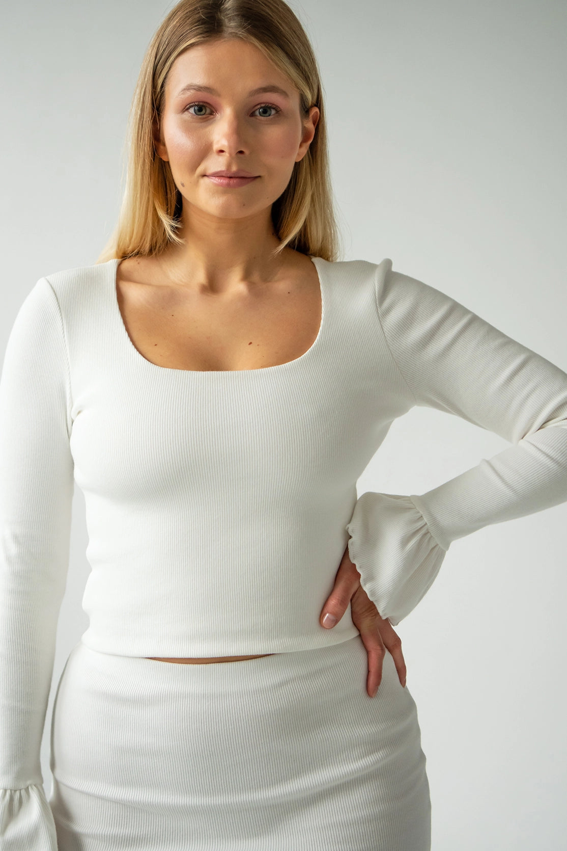 Nudyess Spring top prążkowany ecru z długim rękawem
