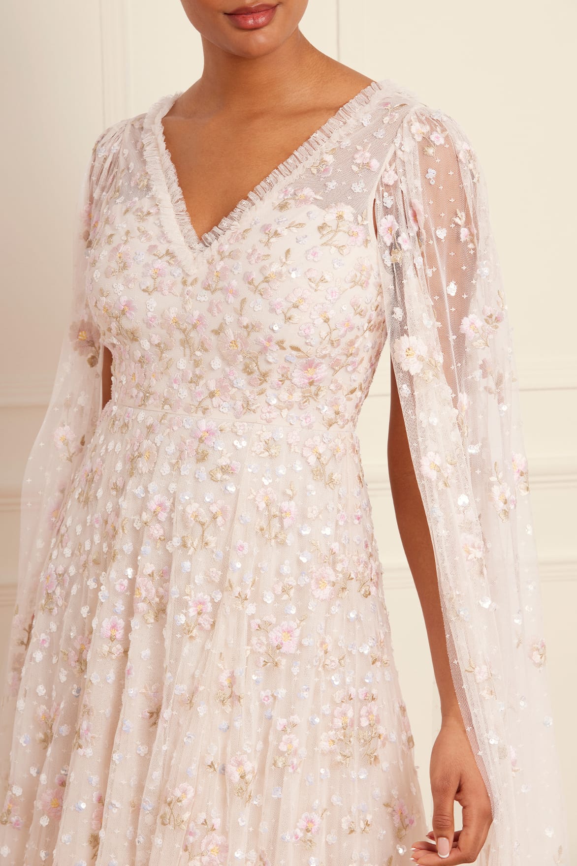 Needle & Thread Dahlia Ditsy Ankle Gown suknia kremowa haftowana