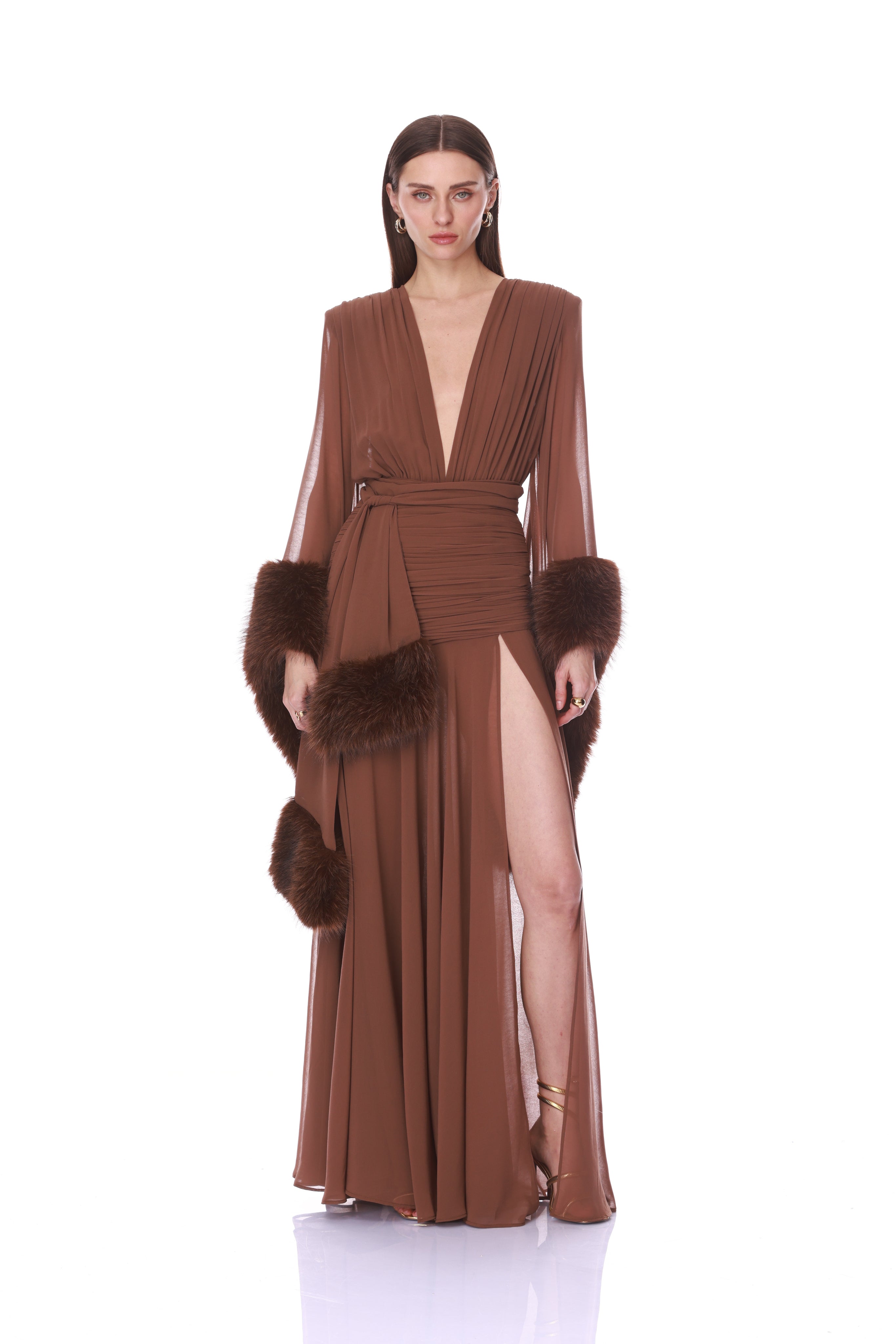 Bronx and Banco Chiffon Faux Fur suknia wieczorowa brązowa z rozcięciem
