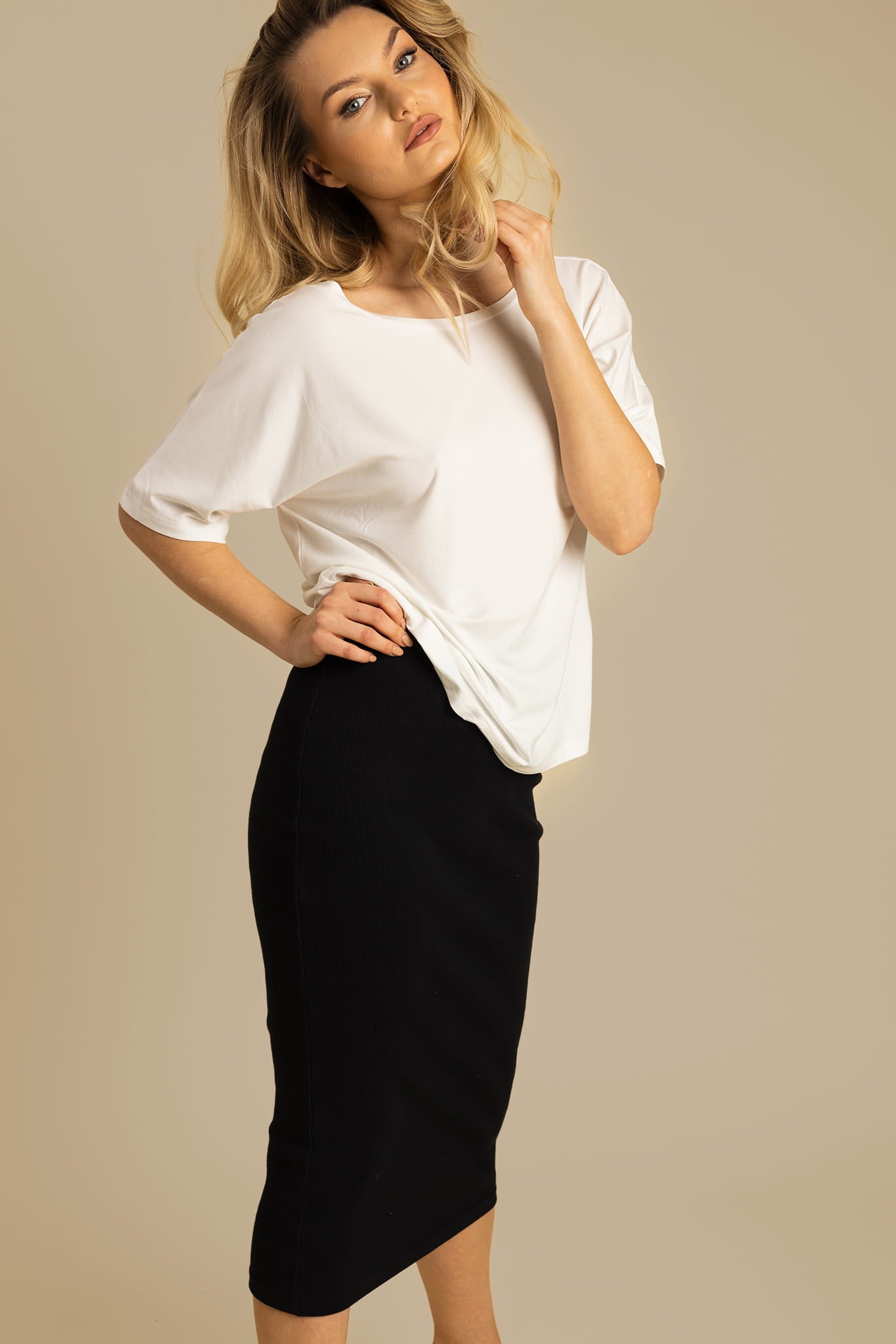 Nudyess Lorenza t-shirt z modalu One Size dekolt V