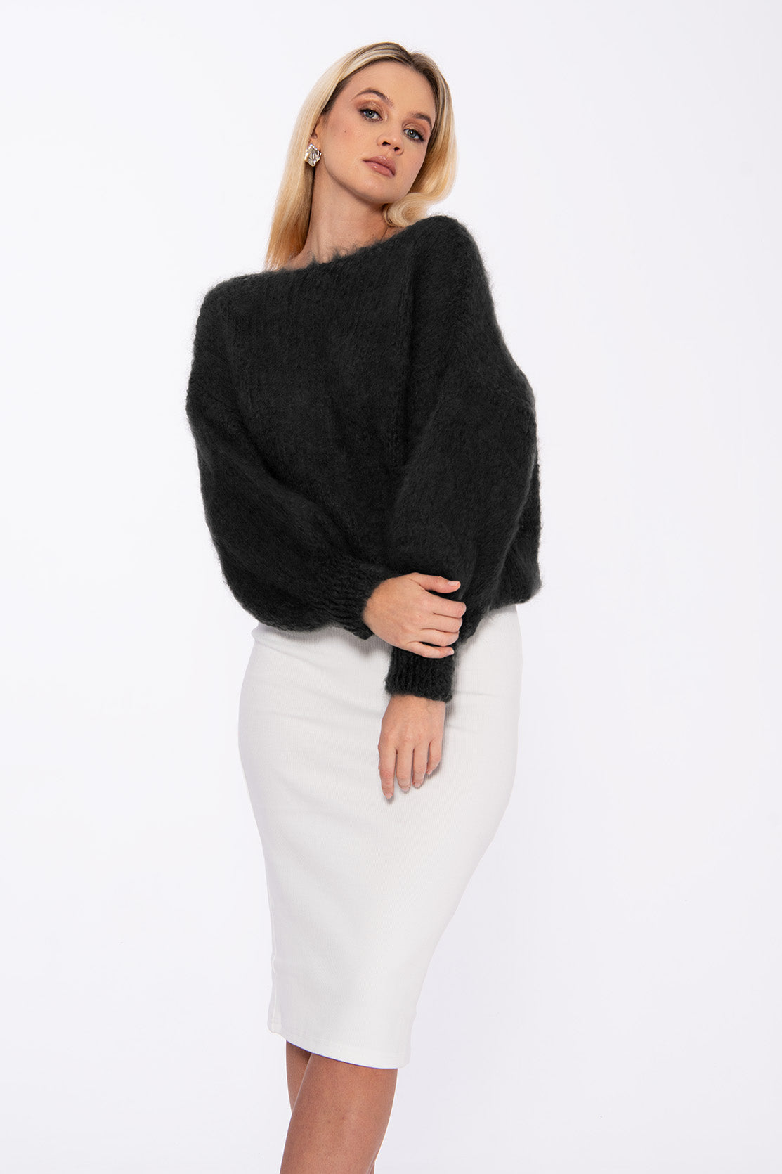 Nudyess Cosy sweter moherowy czarny łódka