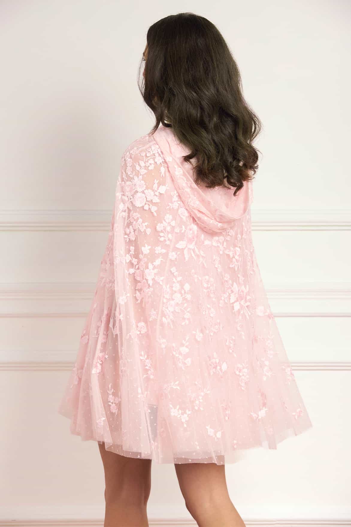 Needle & Thread Rosa Hooded Cape peleryna różowa z kapturem haft