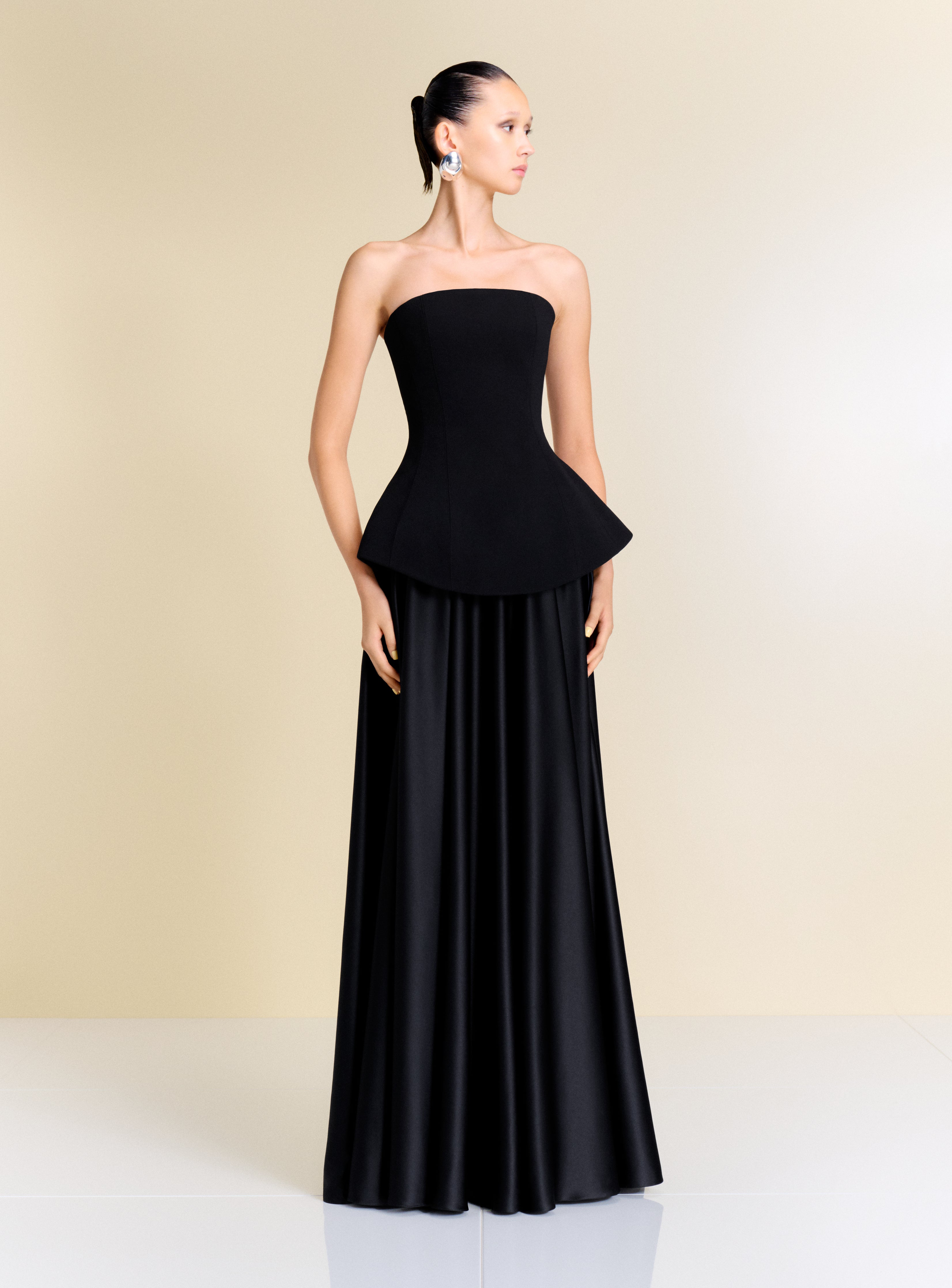Solace London Oriana sukienka wieczorowa czarna maxi bez ramiączek