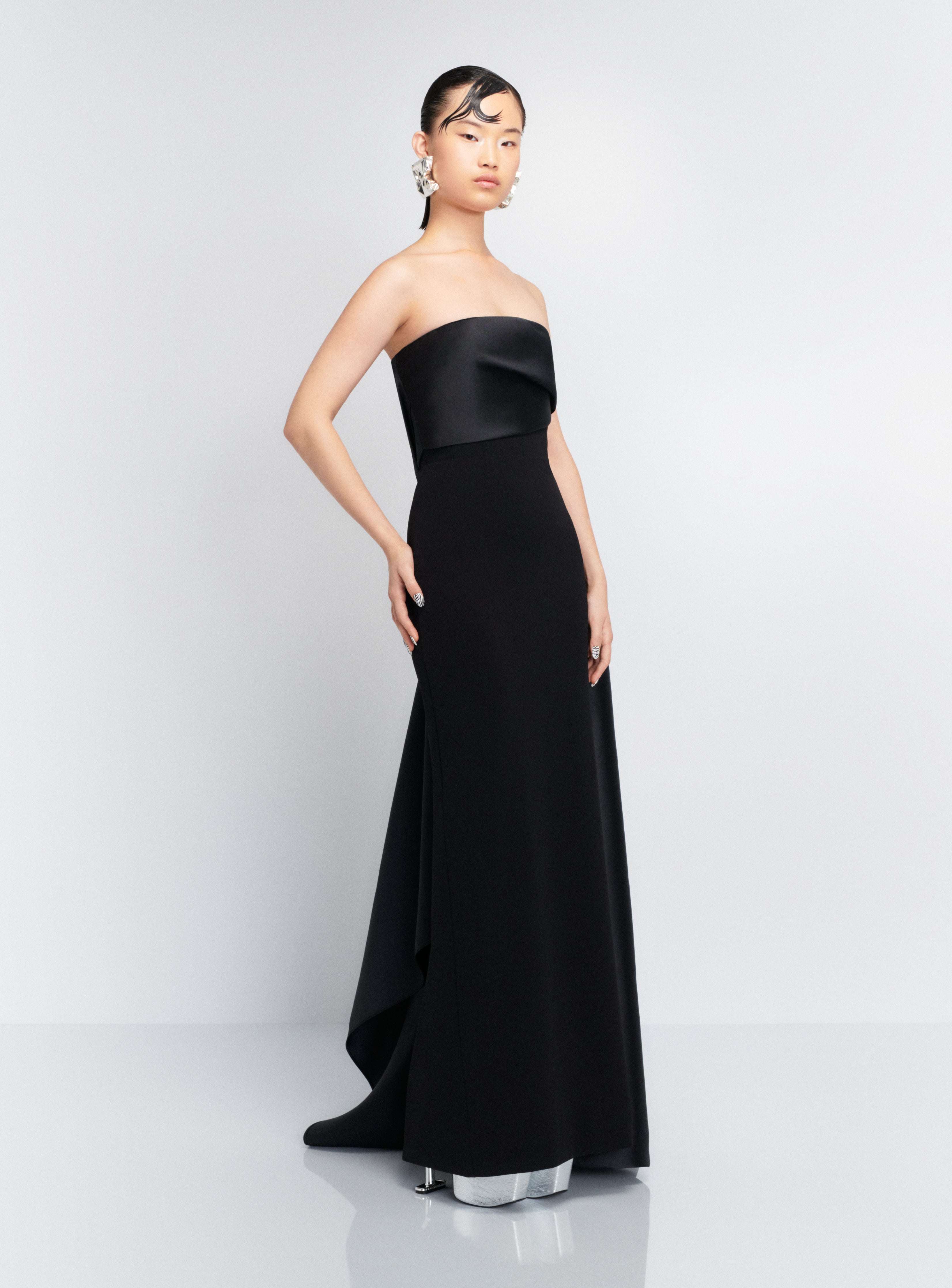 Solace London Kinsley sukienka maxi czarna bez ramiączek