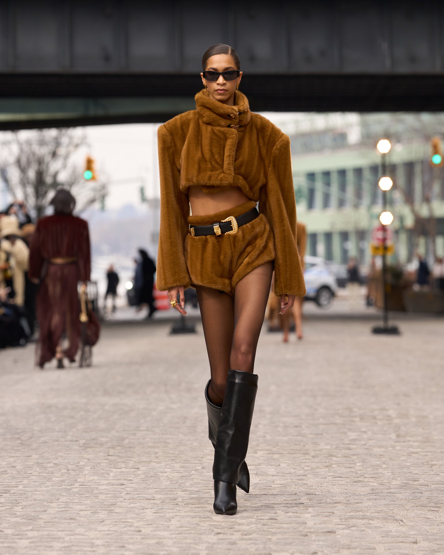 Bronx and Banco Faux Mink kurtka futrzana brązowa cropped