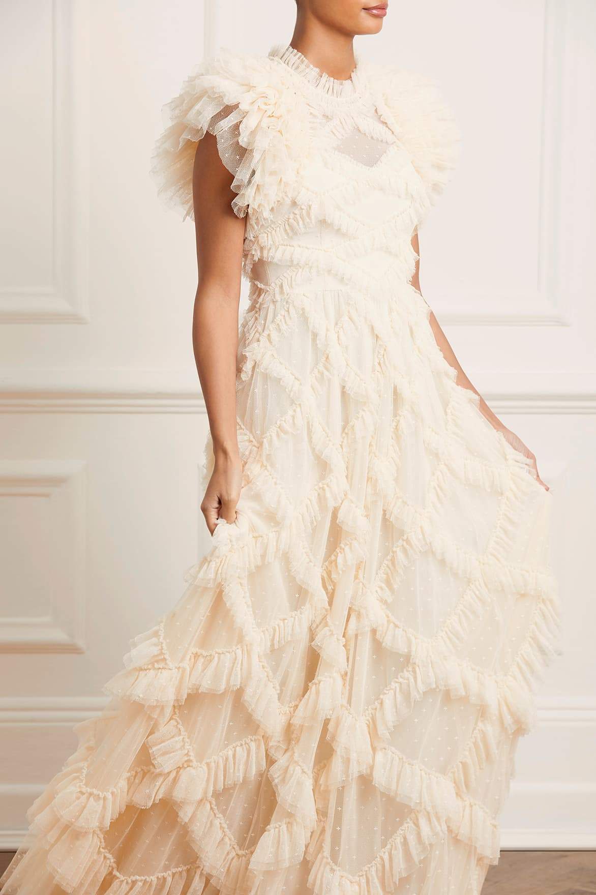 Needle & Thread Genevieve Ruffle Gown suknia kremowa tiulowa