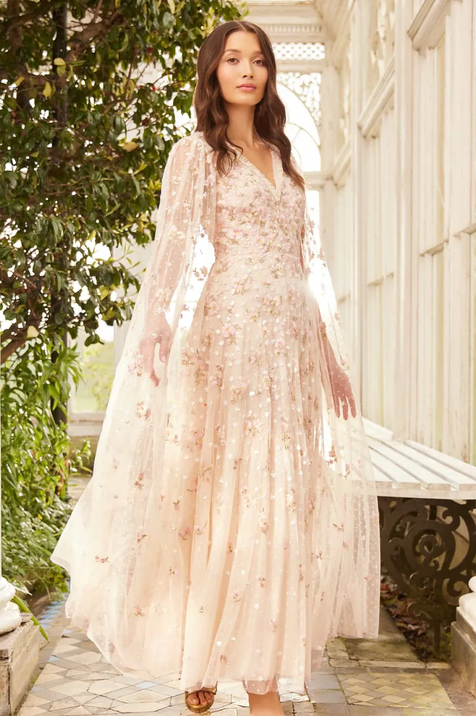Needle & Thread Dahlia Ditsy Ankle Gown suknia kremowa haftowana