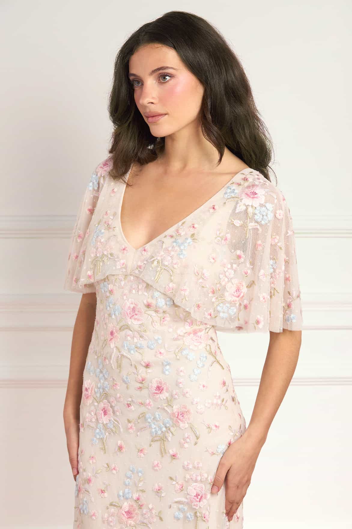 Needle & Thread Peony Bouquet V-Neck Cape suknia Cream haft