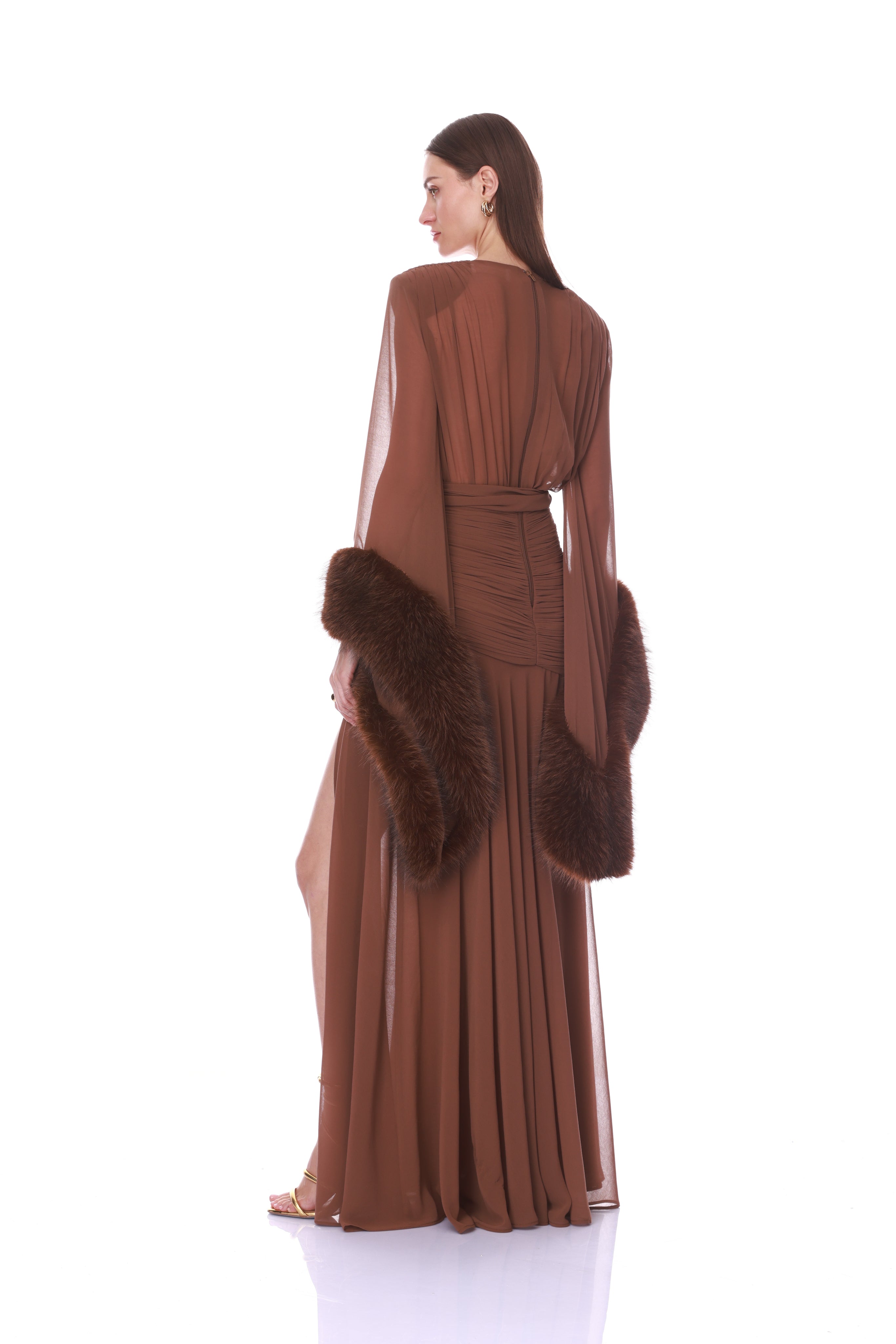 Bronx and Banco Chiffon Faux Fur suknia wieczorowa brązowa z rozcięciem