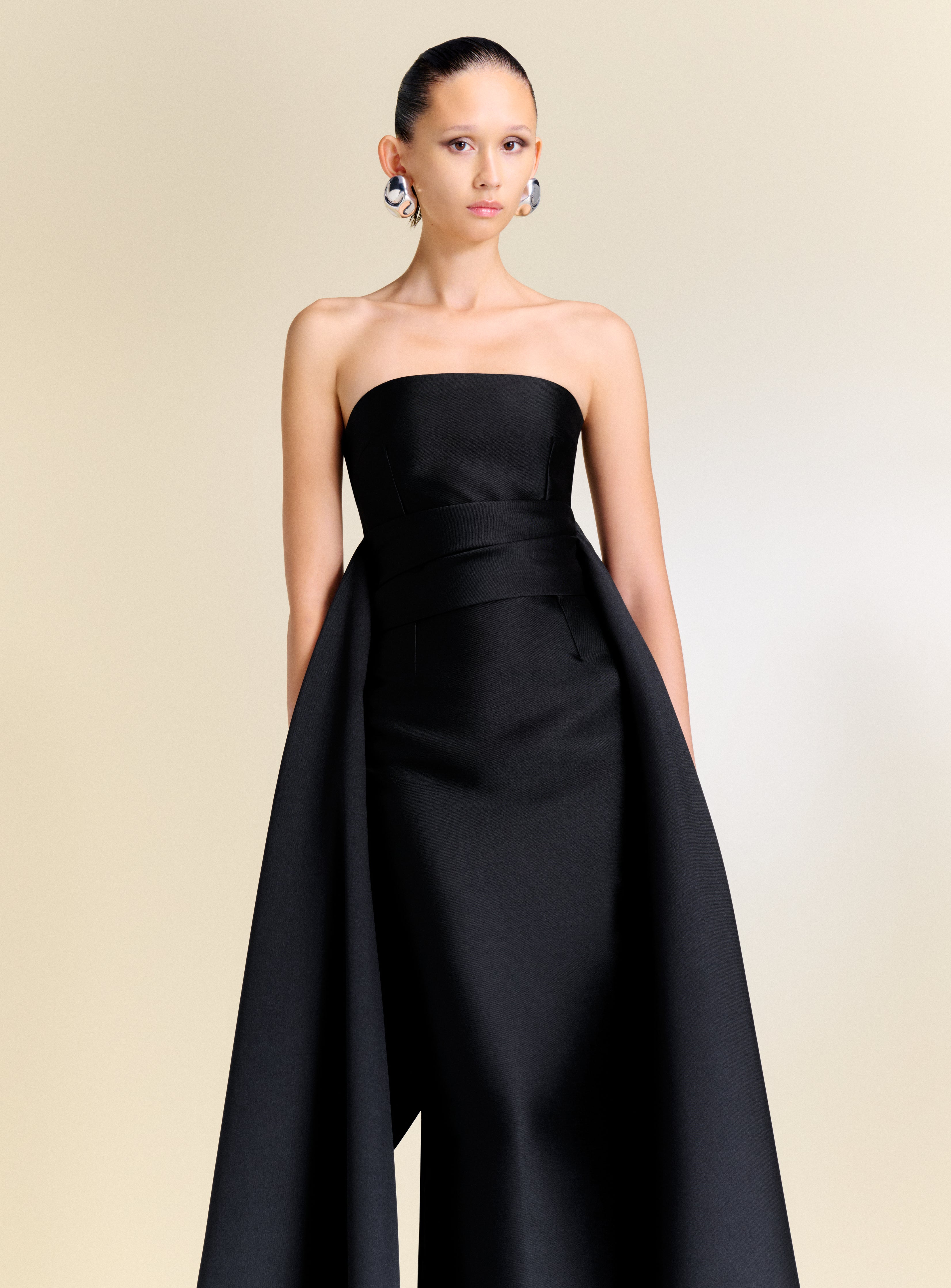 Solace London Elara sukienka wieczorowa czarna maxi