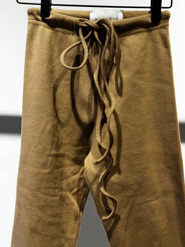 Nudyess 844T legginsy rybaczki tan prążkowane