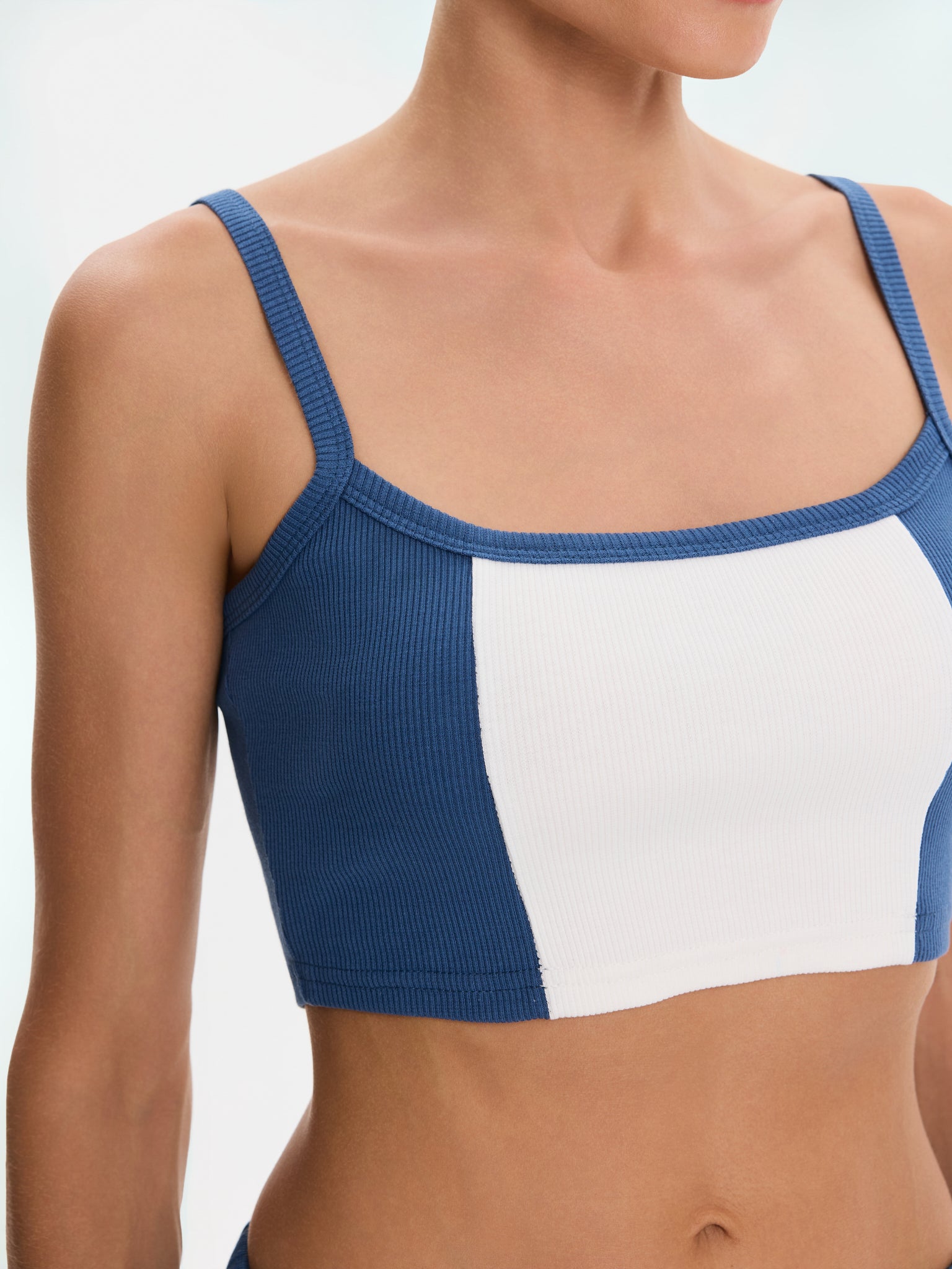 Nudyess Alex crop top Indygo prążkowany na ramiączkach